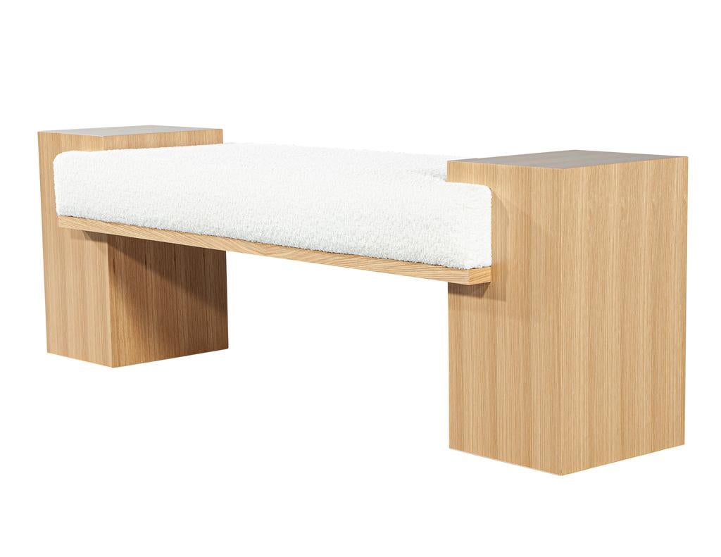 Maßgeschneiderte moderne Bank aus Eiche Natur mit weißem Boucle von Carrocel im Angebot 5
