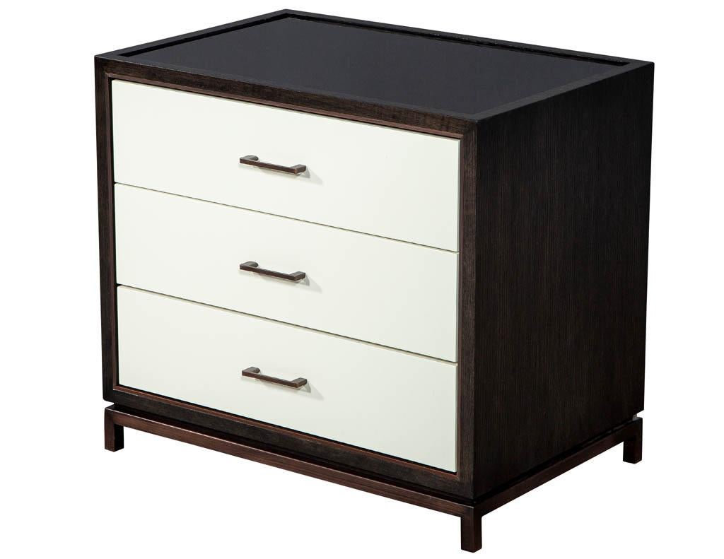 Custom modern nightstands end tables by Carrocel. Featuring white lacquered drawer fronts with a sleek bronze base. Finished with a black painted glass top.
Price includes complimentary delivery to the continental USA.