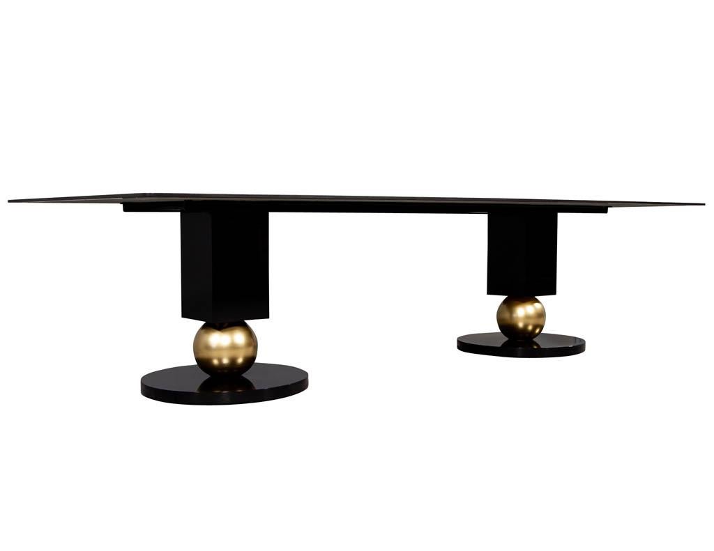 XXIe siècle et contemporain Table de salle à manger moderne en porcelaine noire sur mesure avec piédestaux géométriques en vente