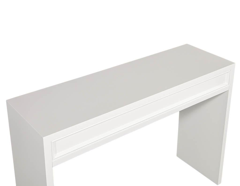 Américain Table console moderne blanche sur mesure en vente