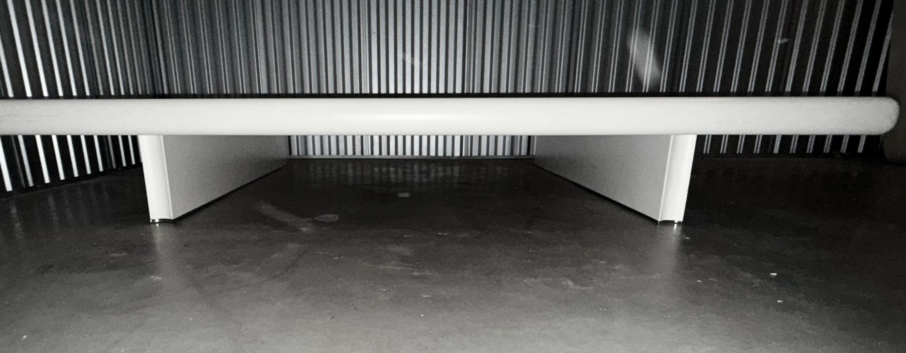 Acier inoxydable Lit de jour double en laque blanche, The Modernity, années 1990, Whiting en vente