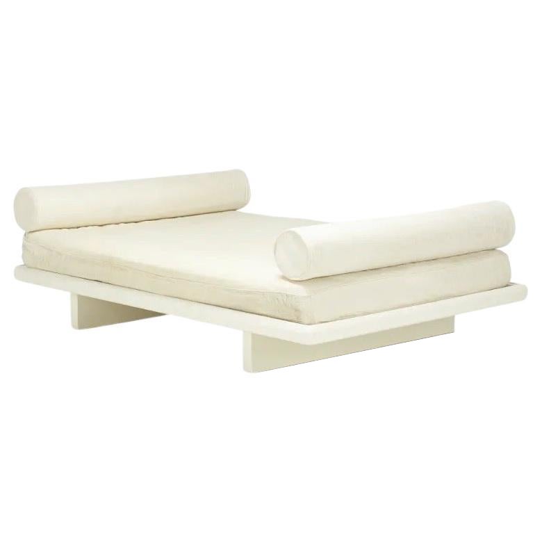 Cama doble moderna a medida lacada en blanco, años 90, Reino Unido