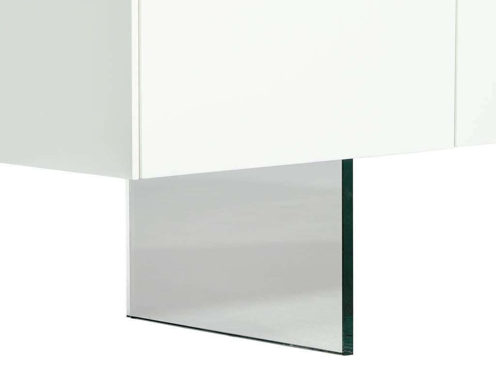 Individuelles modernes weiß lackiertes Sideboard Buffet mit Glas Ausstattung im Angebot 4
