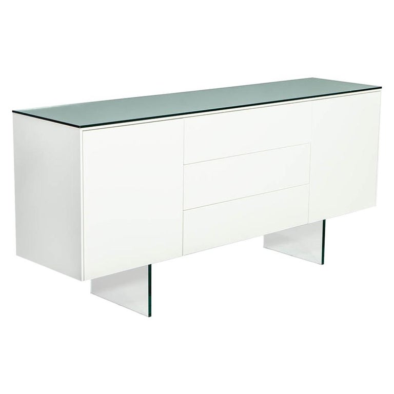 Custom Modern White Lacquered Sideboard Buffet with Glass Features For Sale  at 1stDibs
