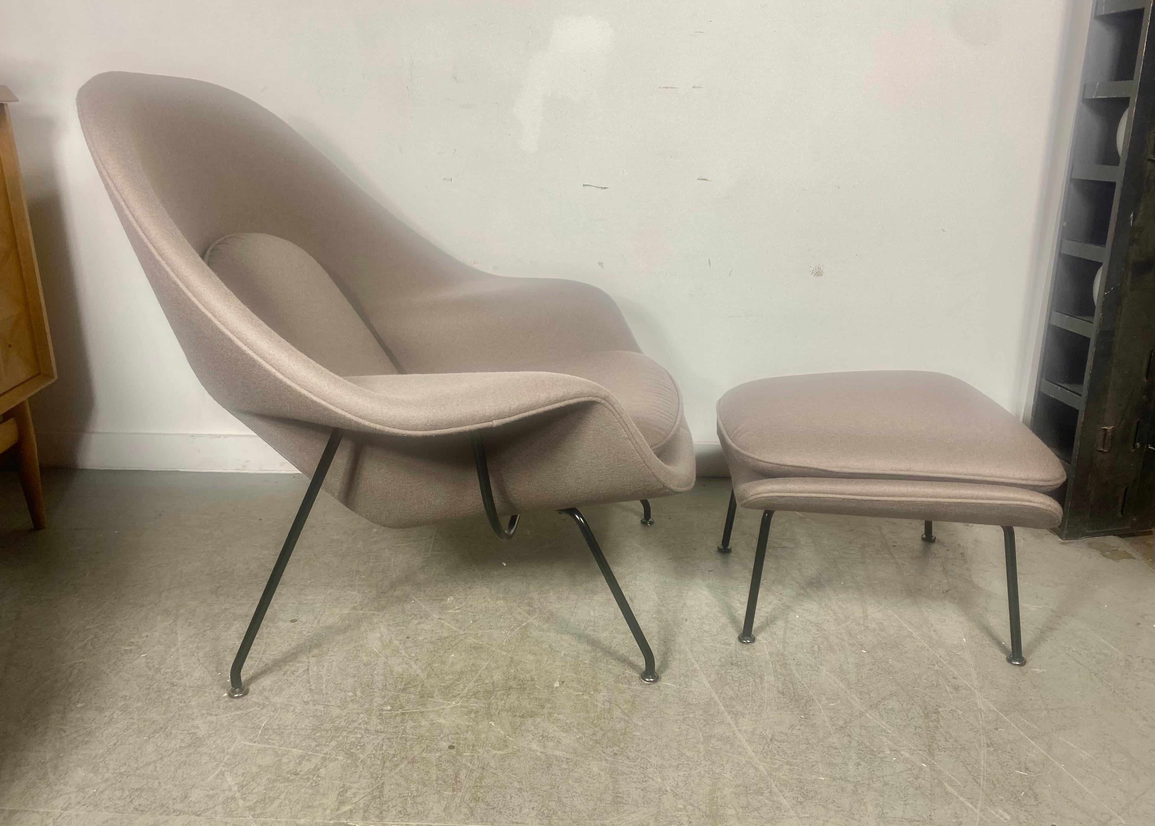 Chaise et ottoman Womb de Eero Saarinen pour Knoll. Commande sur mesure de la tapisserie d'ameublement 