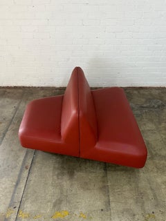 Custom Modular seating by Naughtone