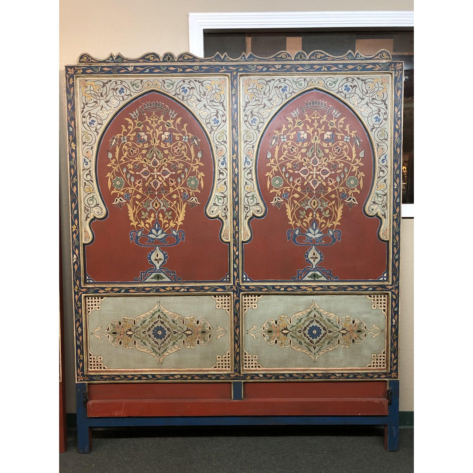 Custom Monumental Moroccan Queen Bed Frame and Nightstands For Sale 13