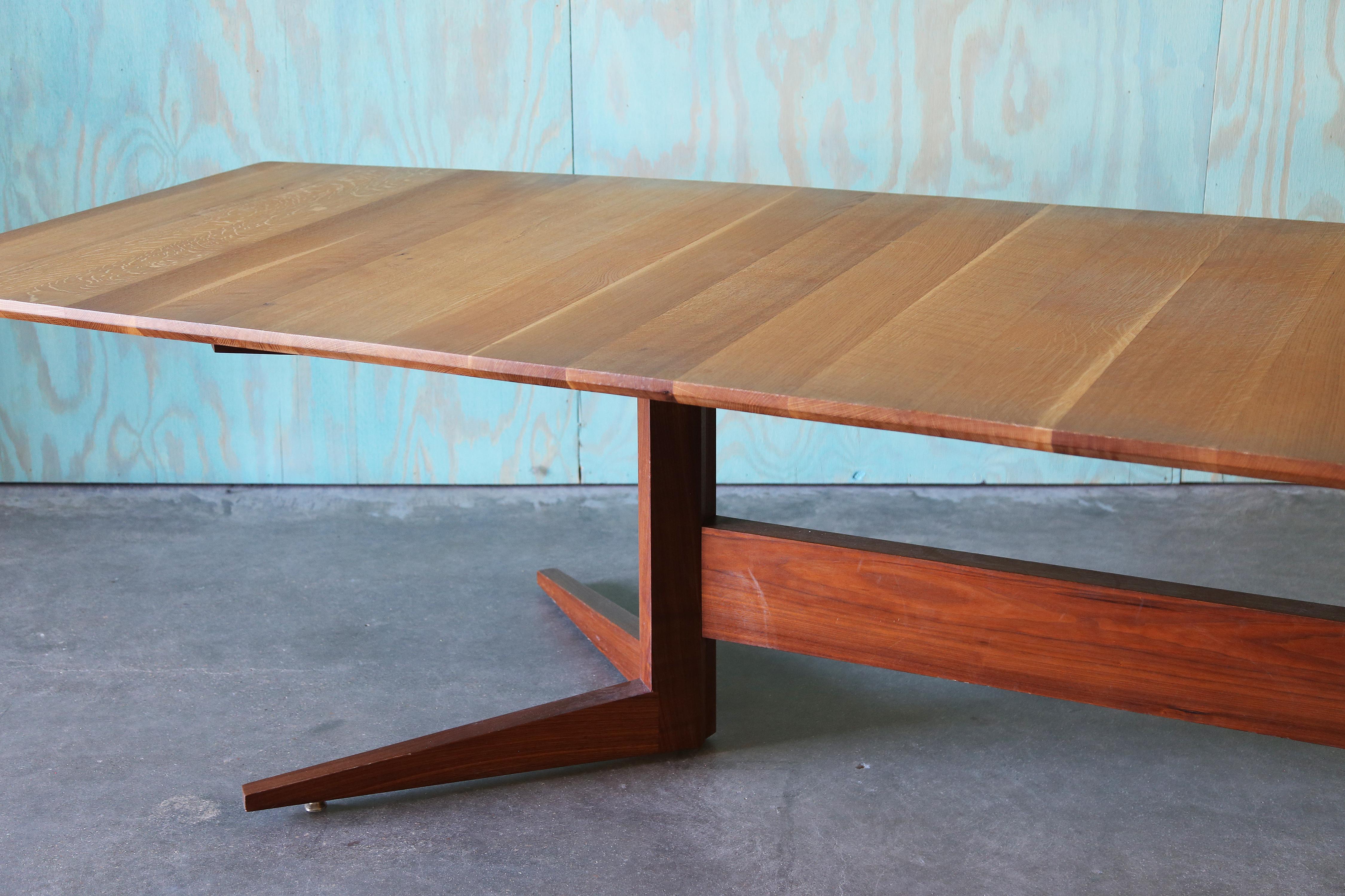 CUSTOM MADE Table de salle à manger de conférence en chêne scié en quartier Studio Made Bon état - En vente à Virginia Beach, VA