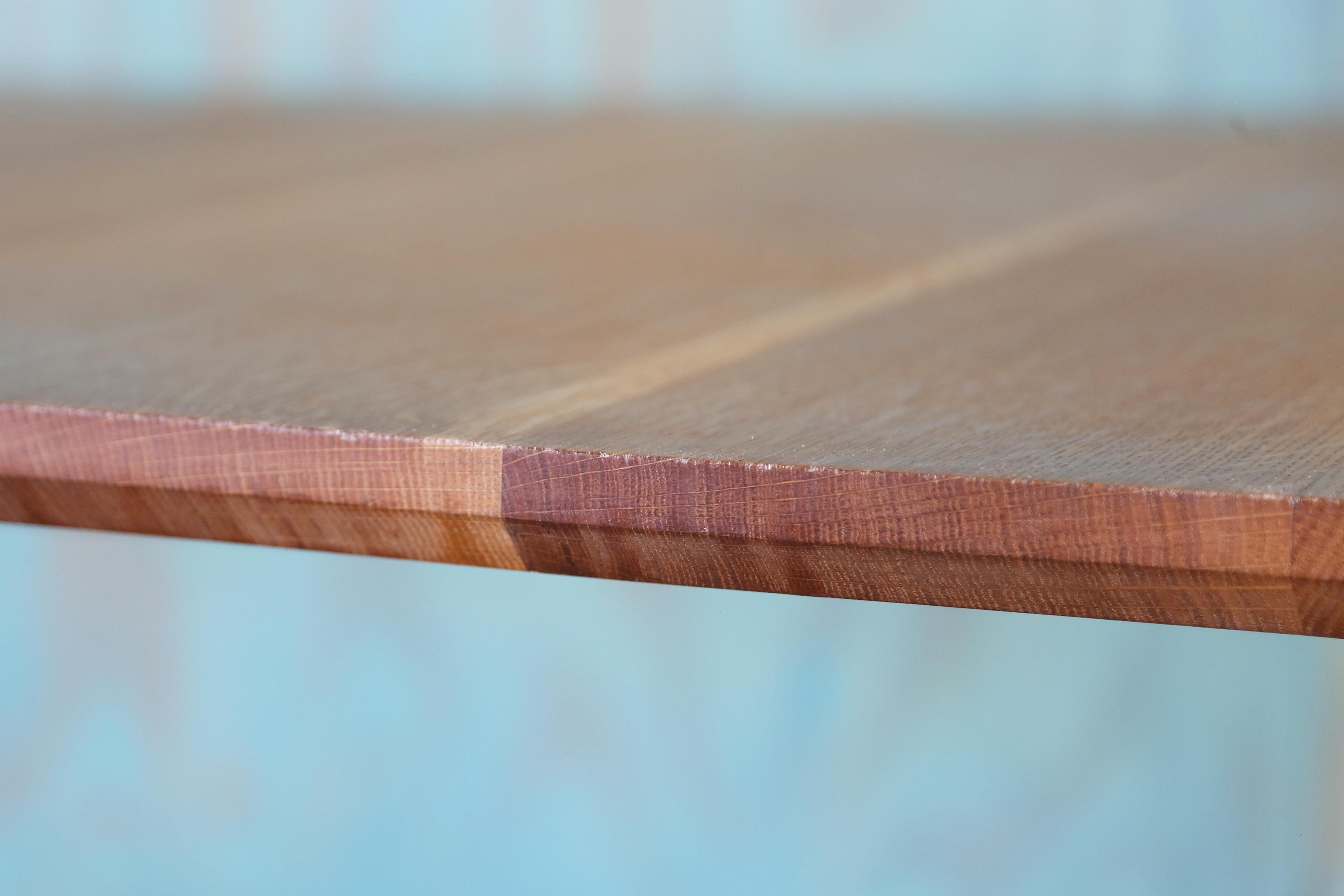 XXIe siècle et contemporain CUSTOM MADE Table de salle à manger de conférence en chêne scié en quartier Studio Made en vente