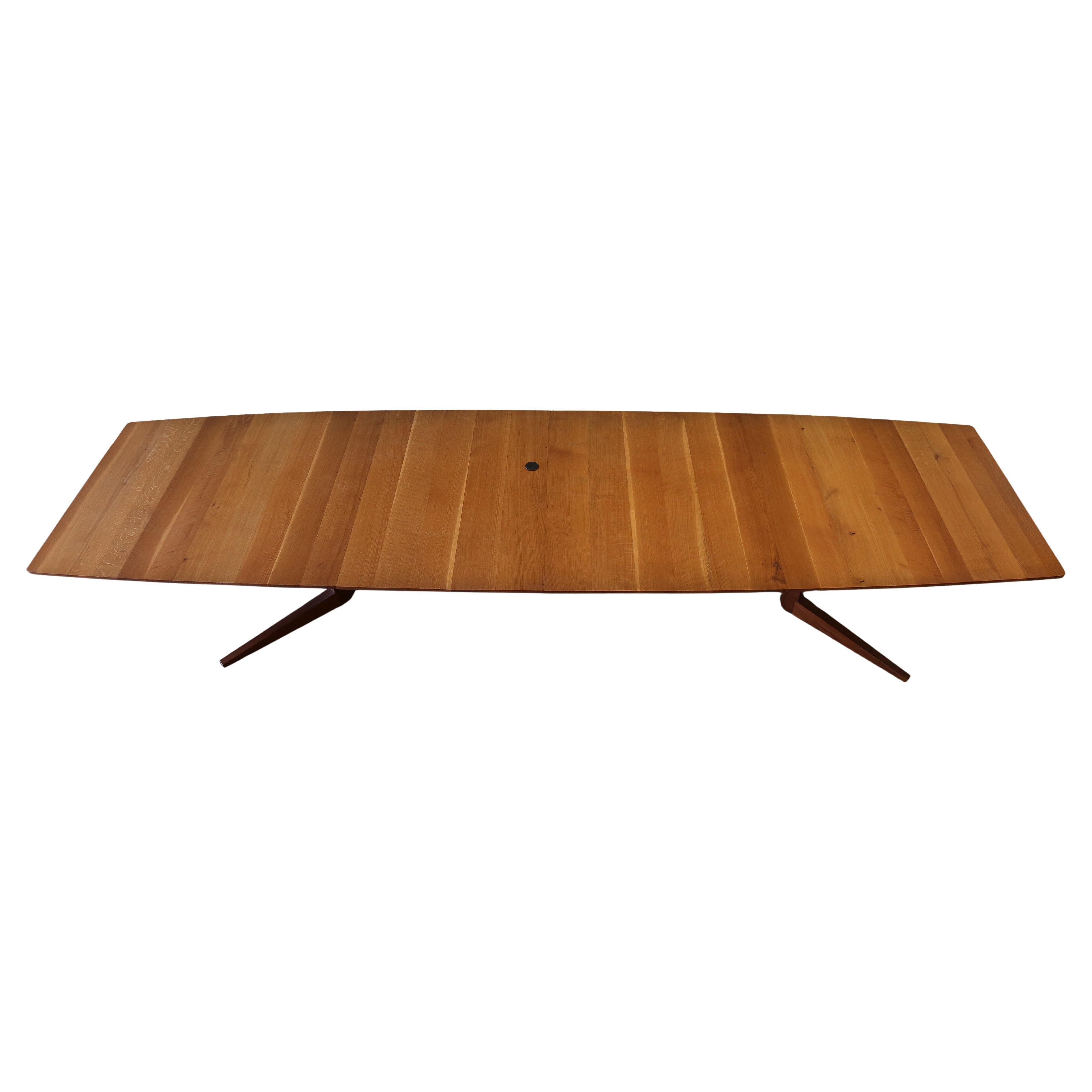 CUSTOM MADE Table de salle à manger de conférence en chêne scié en quartier Studio Made en vente