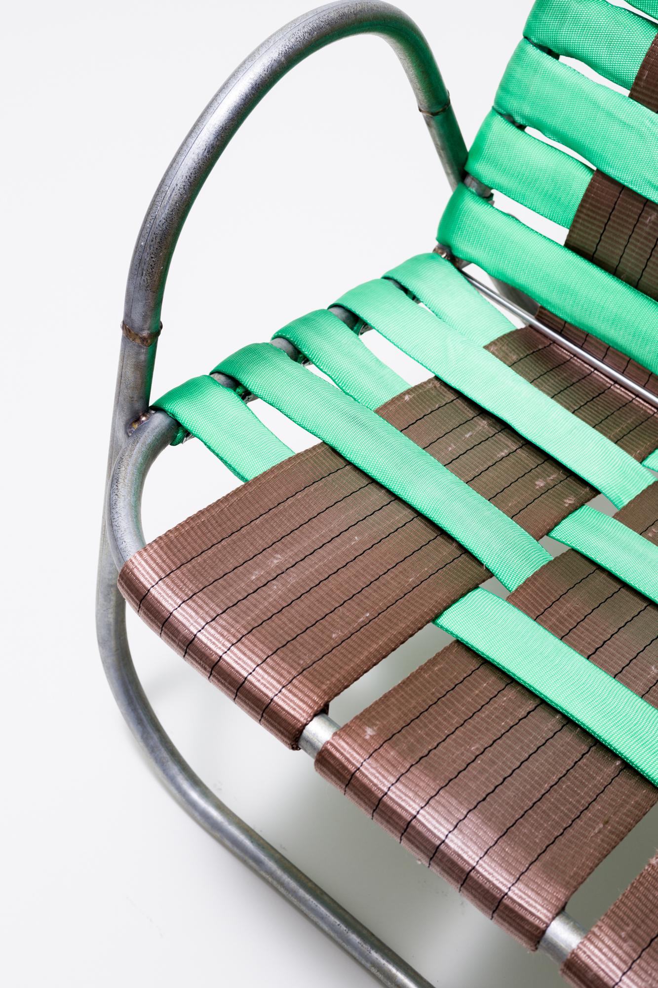 Américain Chaise d'artiste en résidence recyclée, chaise de jardin inspirée, matériaux réutilisés en vente