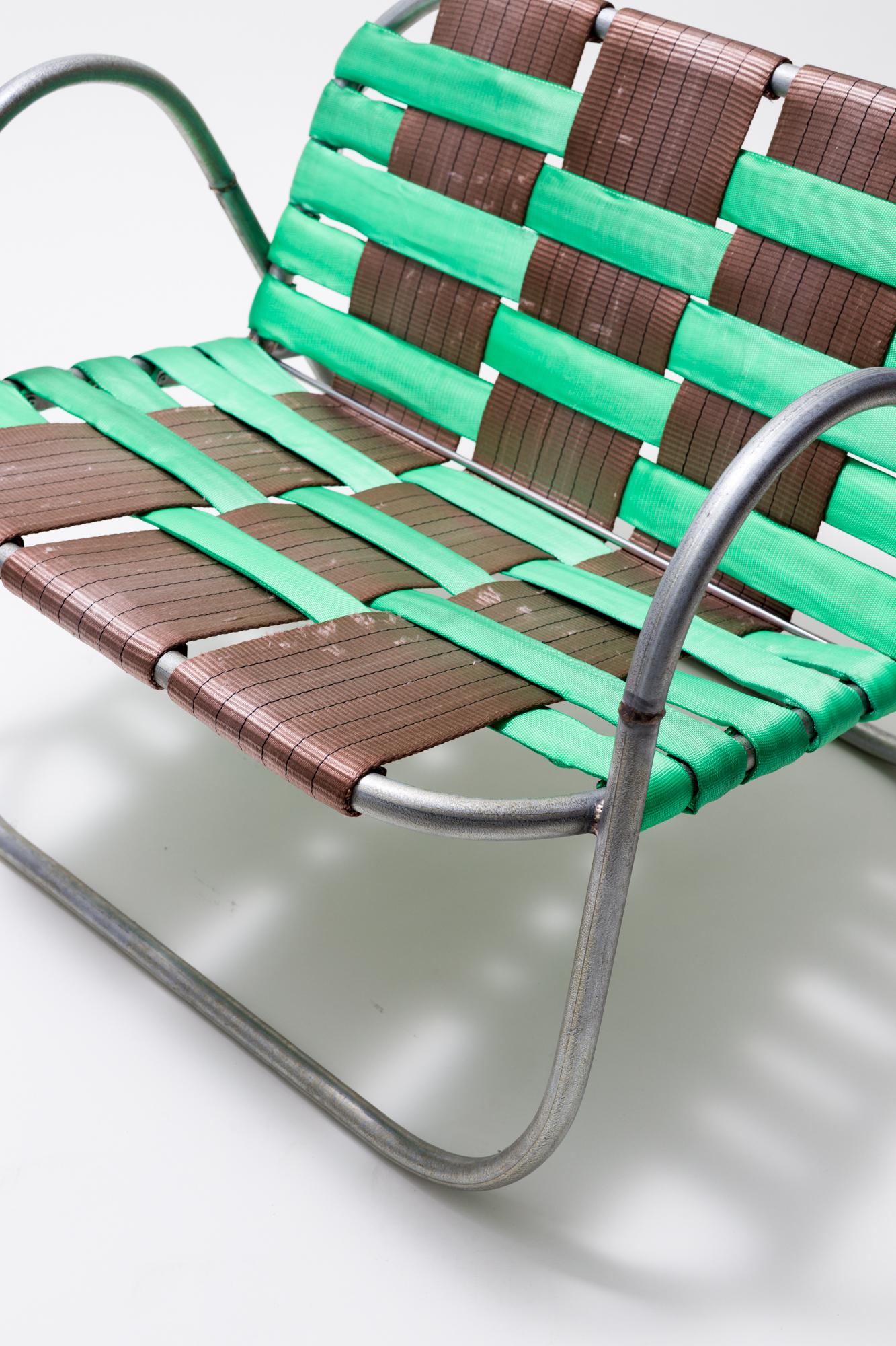 XXIe siècle et contemporain Chaise d'artiste en résidence recyclée, chaise de jardin inspirée, matériaux réutilisés en vente