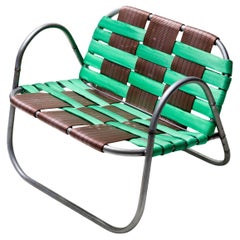 Stuhl "Recycled Artist In Residency", inspiriert von einem Gartenstuhl, wiederverwendete Materialien