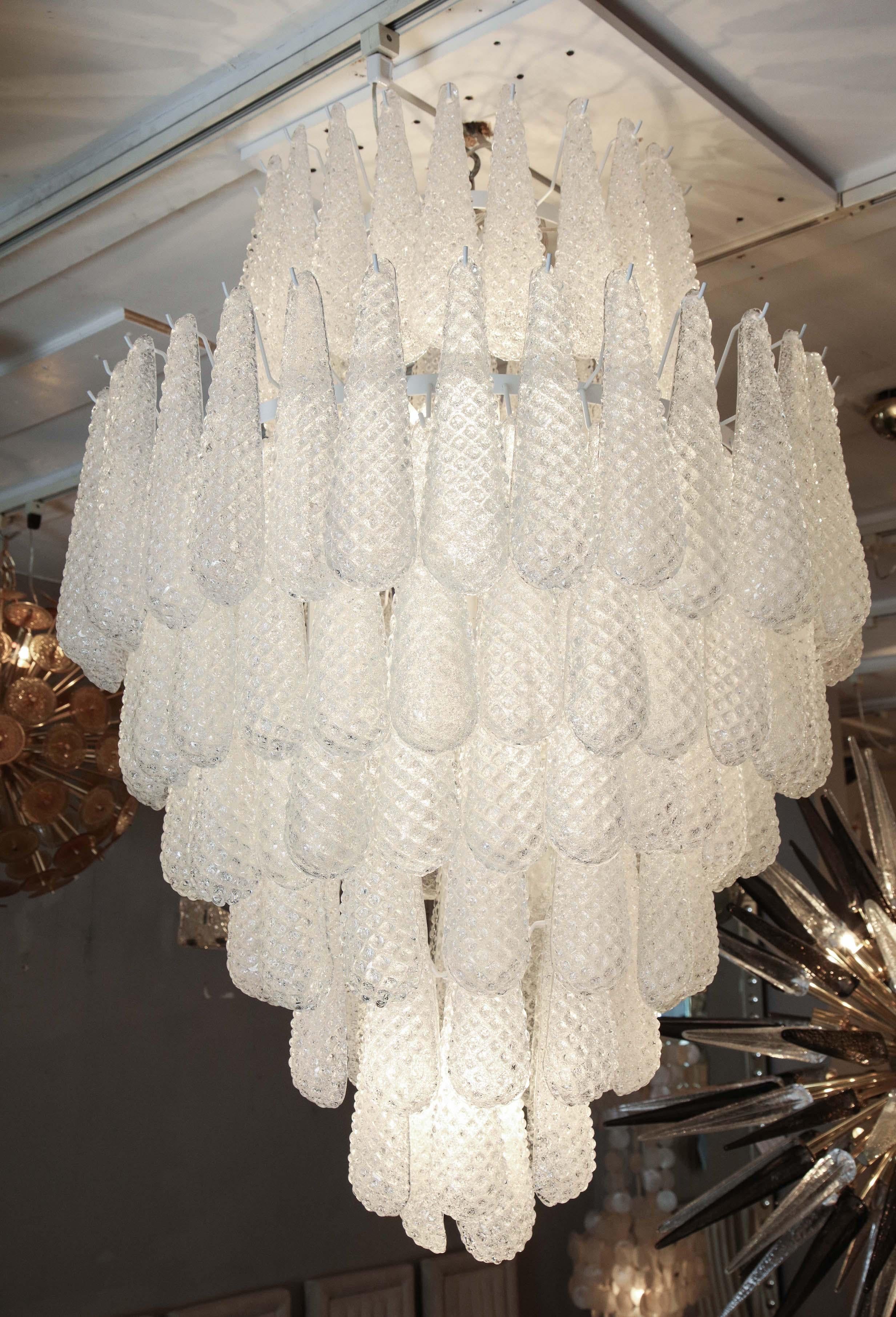 XXI secolo e contemporaneo Lampadario a sospensione personalizzato in vetro di Murano a nido d'ape in vendita