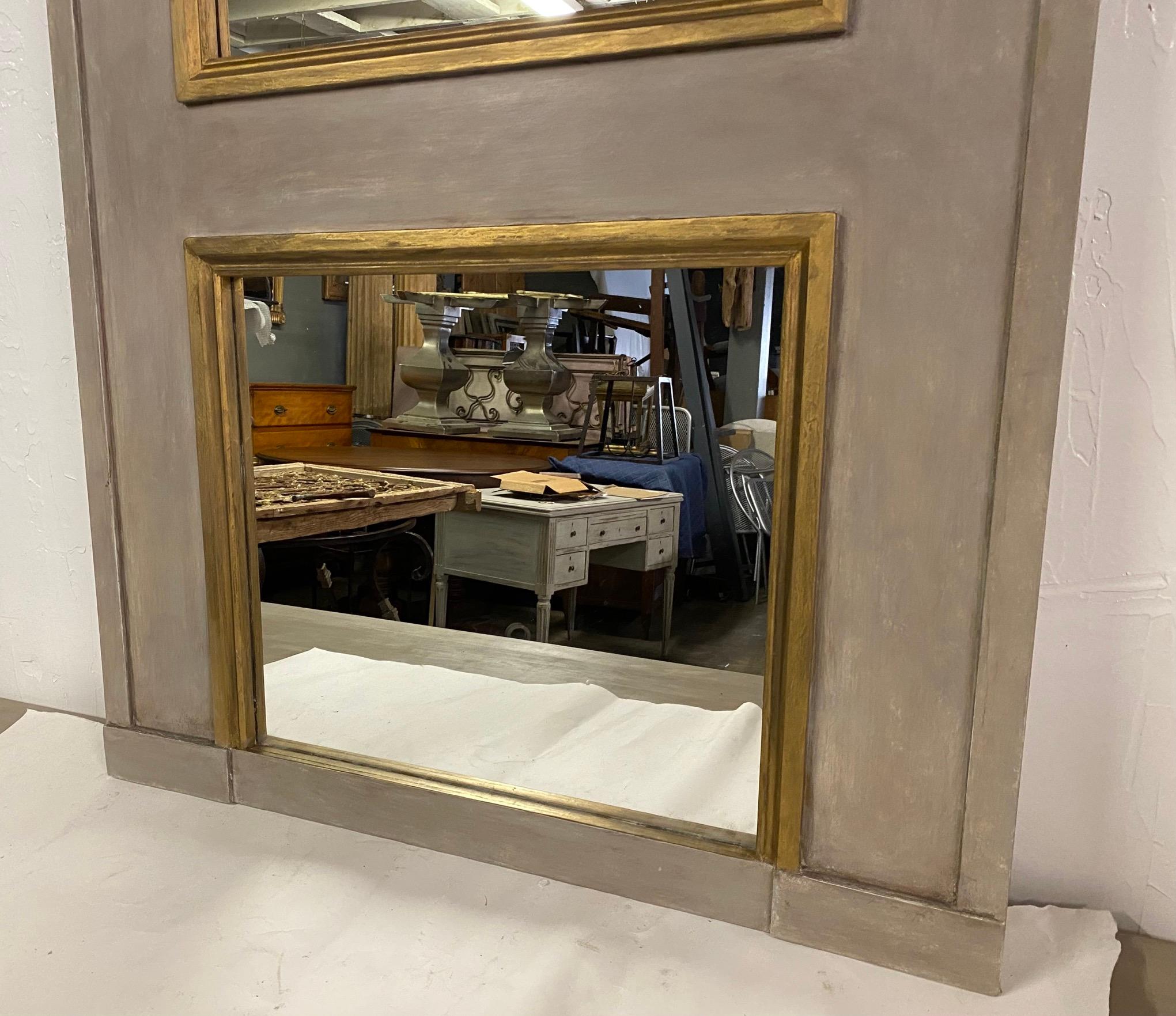 Maßgefertigter Trumeau-Kaminsims-Spiegel im neoklassischen Stil (21. Jahrhundert und zeitgenössisch) im Angebot