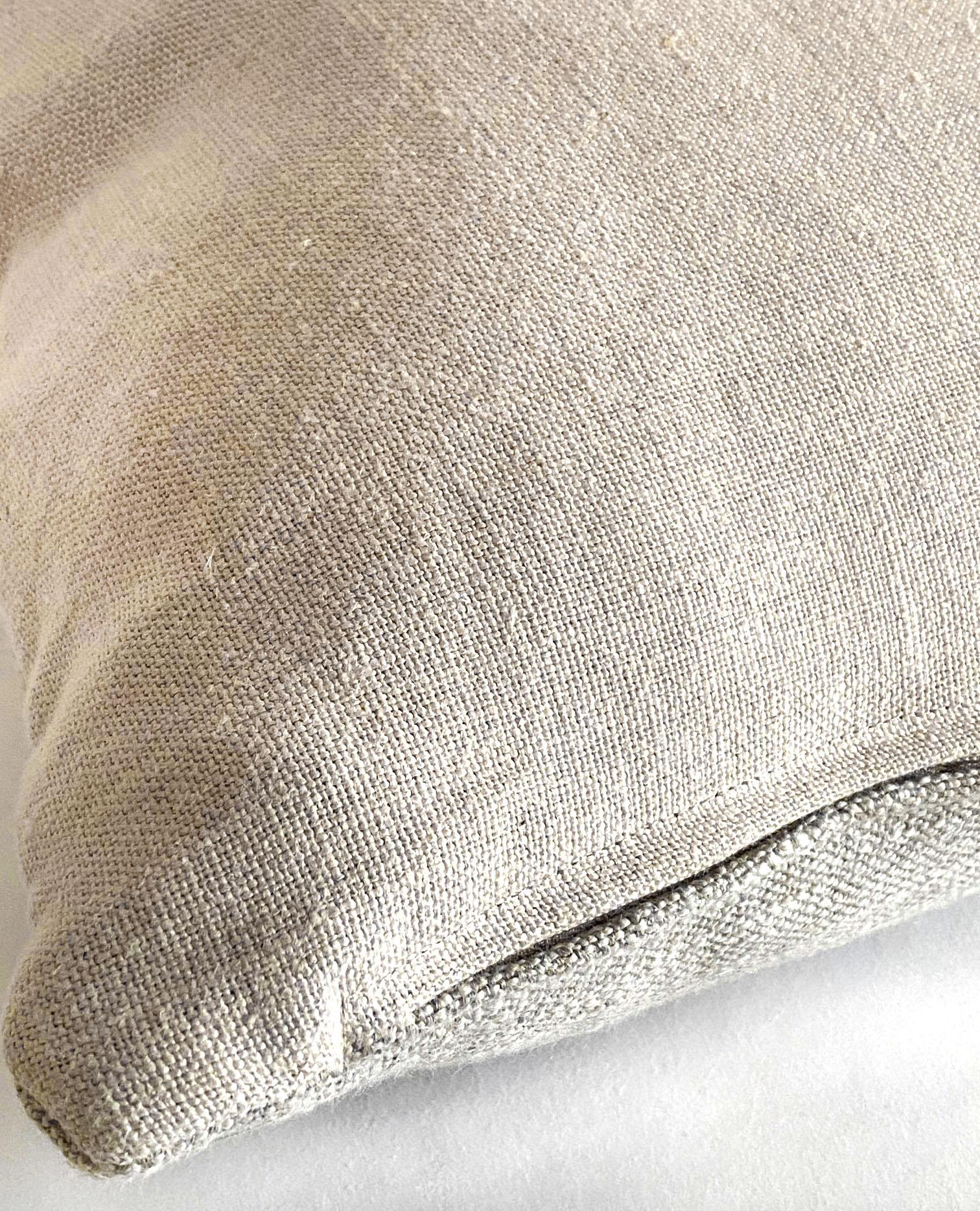 Custom Nubby Gray Linen Accent Pillow with Down Feather Insert In New Condition For Sale In Brea, CA