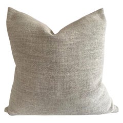 Coussin d'appoint en lin grisbby fait sur mesure avec insert de plumes de duvet