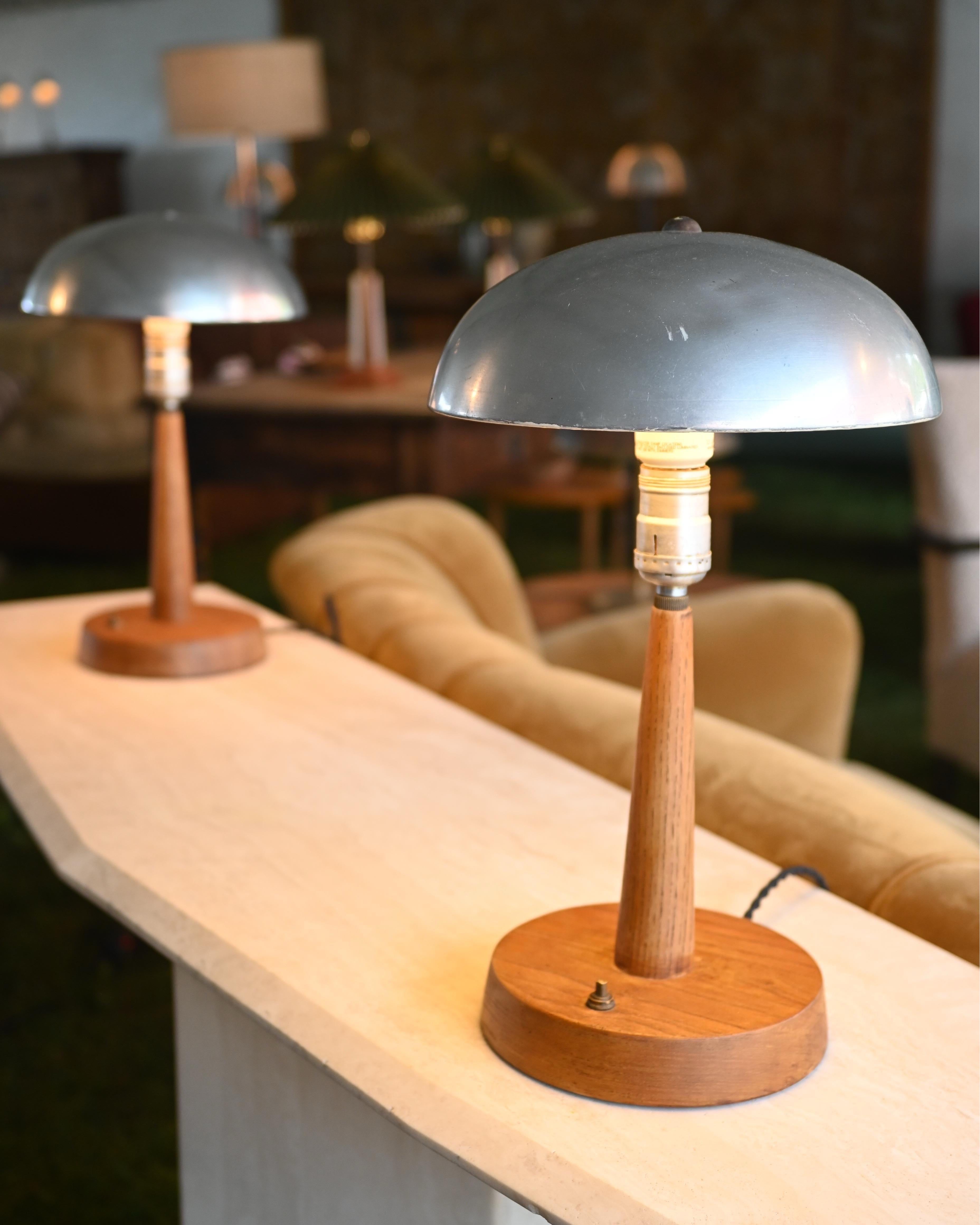 Milieu du XXe siècle Lampes de table en chêne et chrome sur mesure en vente