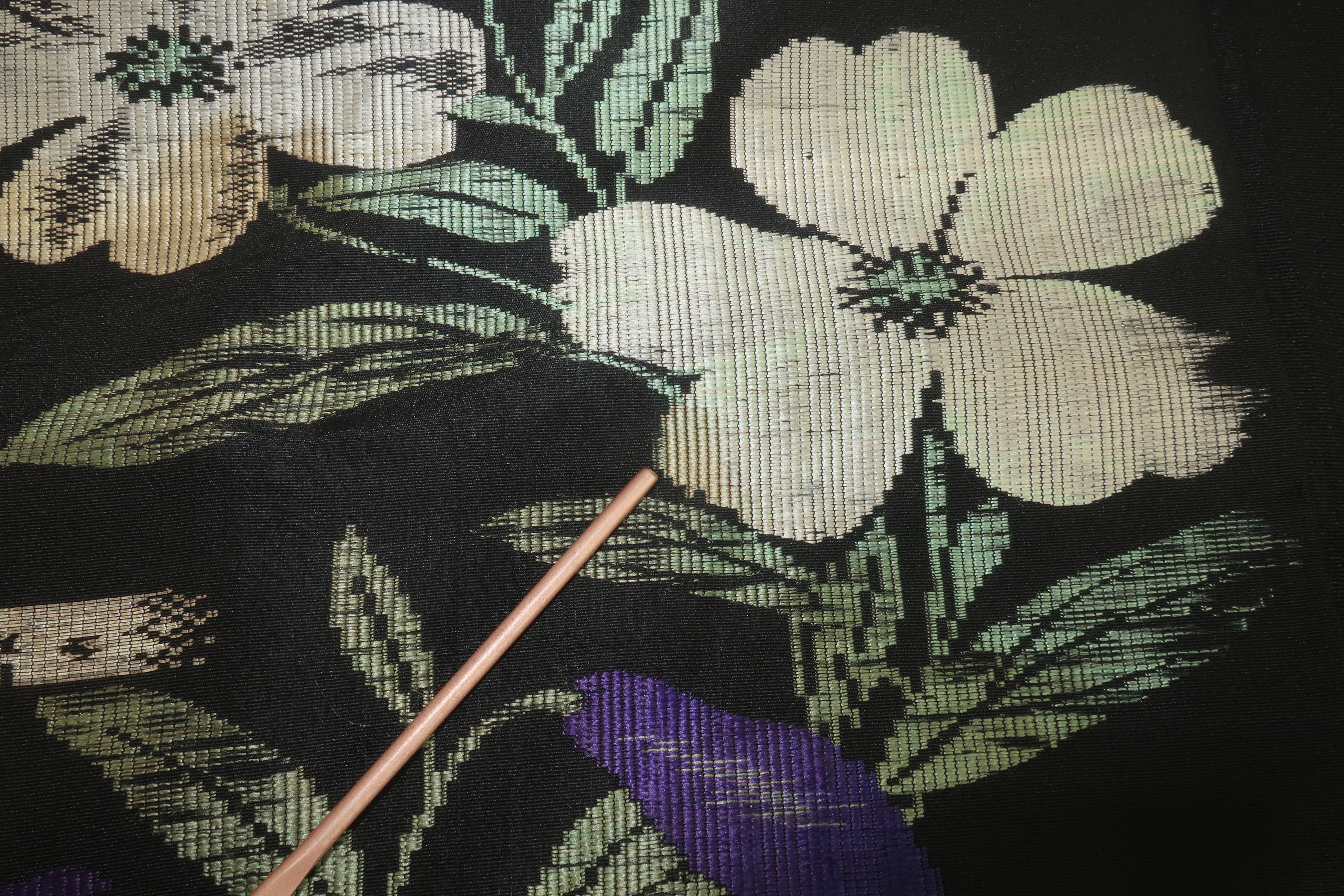 Maßgefertigtes schwarzes Obi-Oberteil mit Blumenmuster, um 1950 im Angebot 5