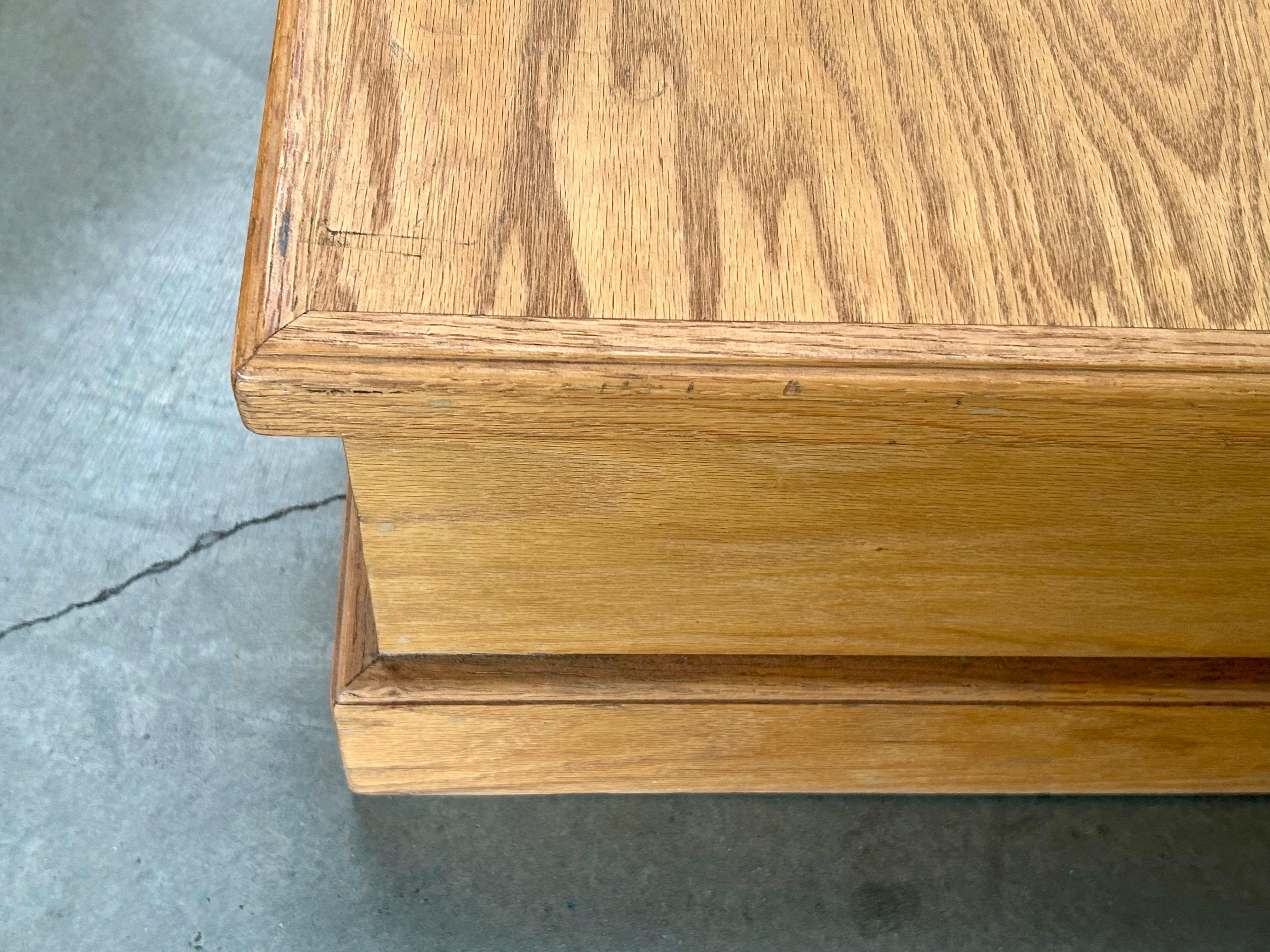 Mesas auxiliares o pedestales de madera a medida en venta 6
