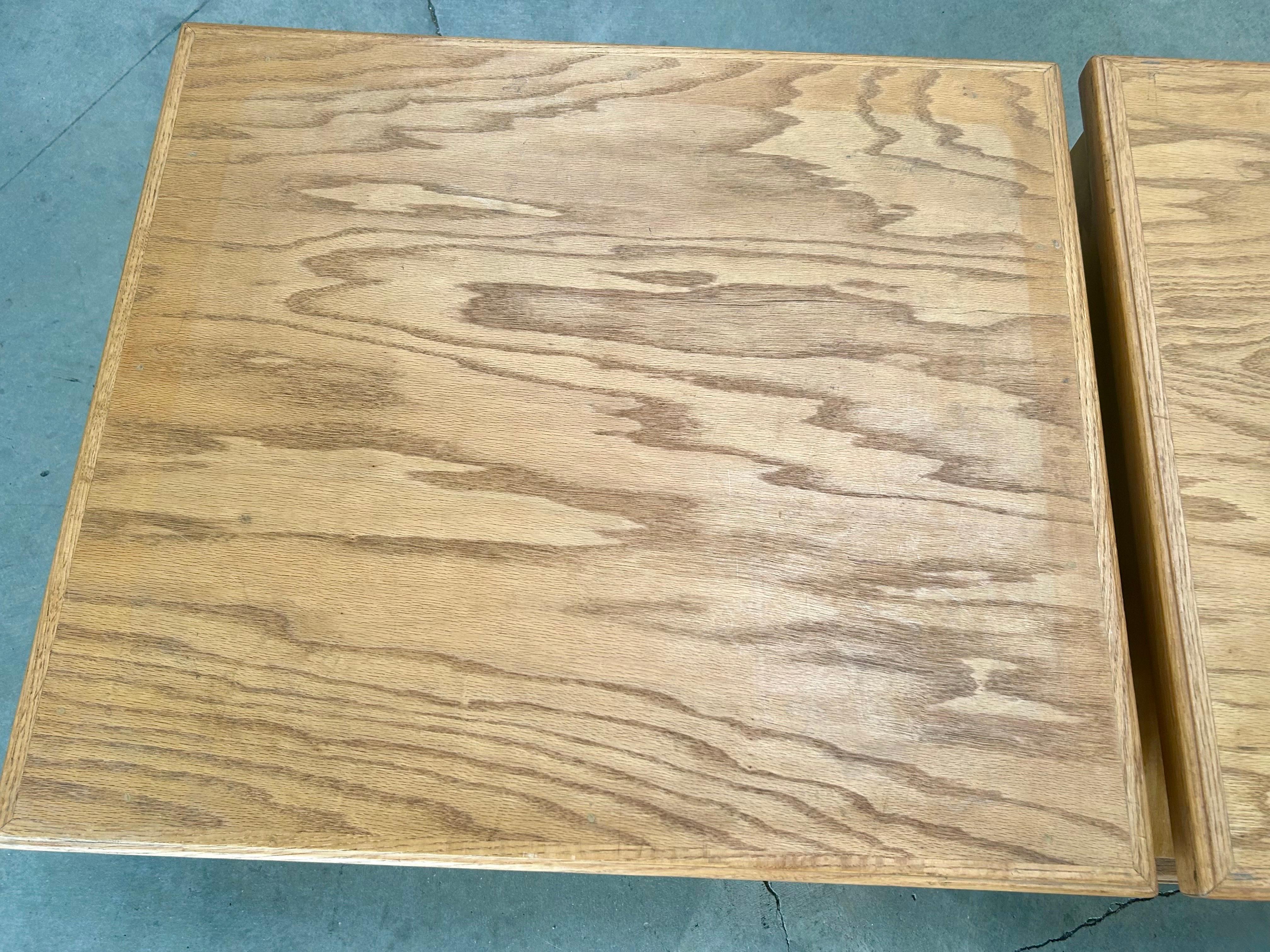 Mesas auxiliares o pedestales de madera a medida en Bueno estado para la venta en Los Angeles, CA