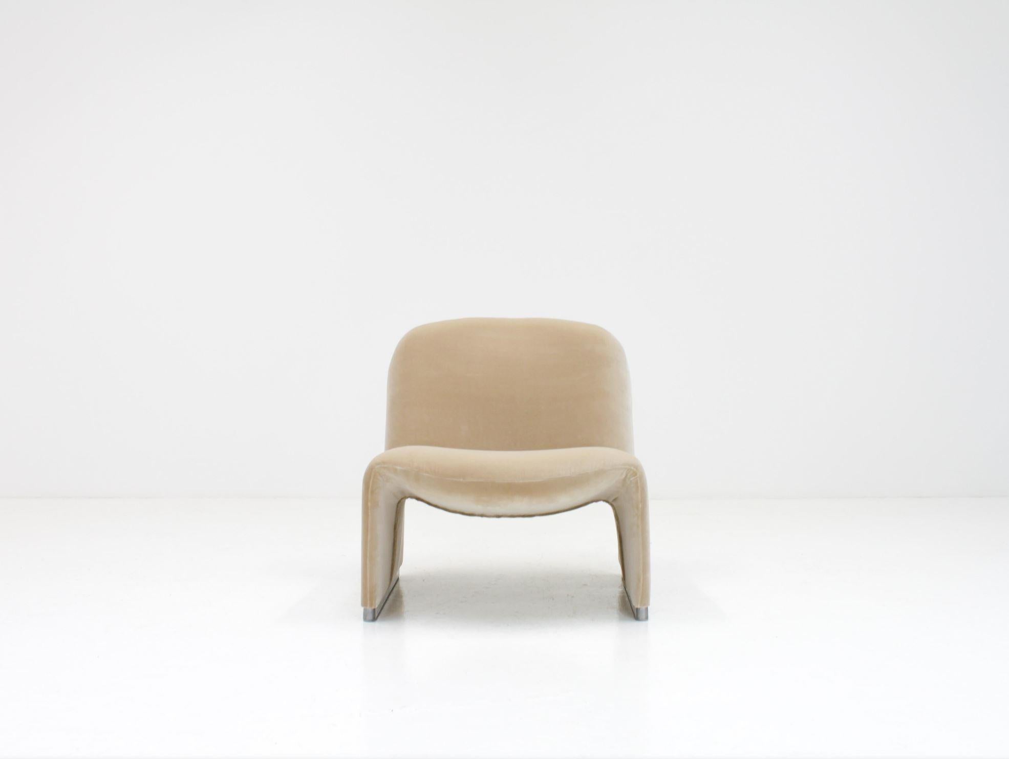 Dutch CUSTOM OE-INT - Giancarlo Piretti “Alky” Chair in New Velvet, Artifort, 1970s