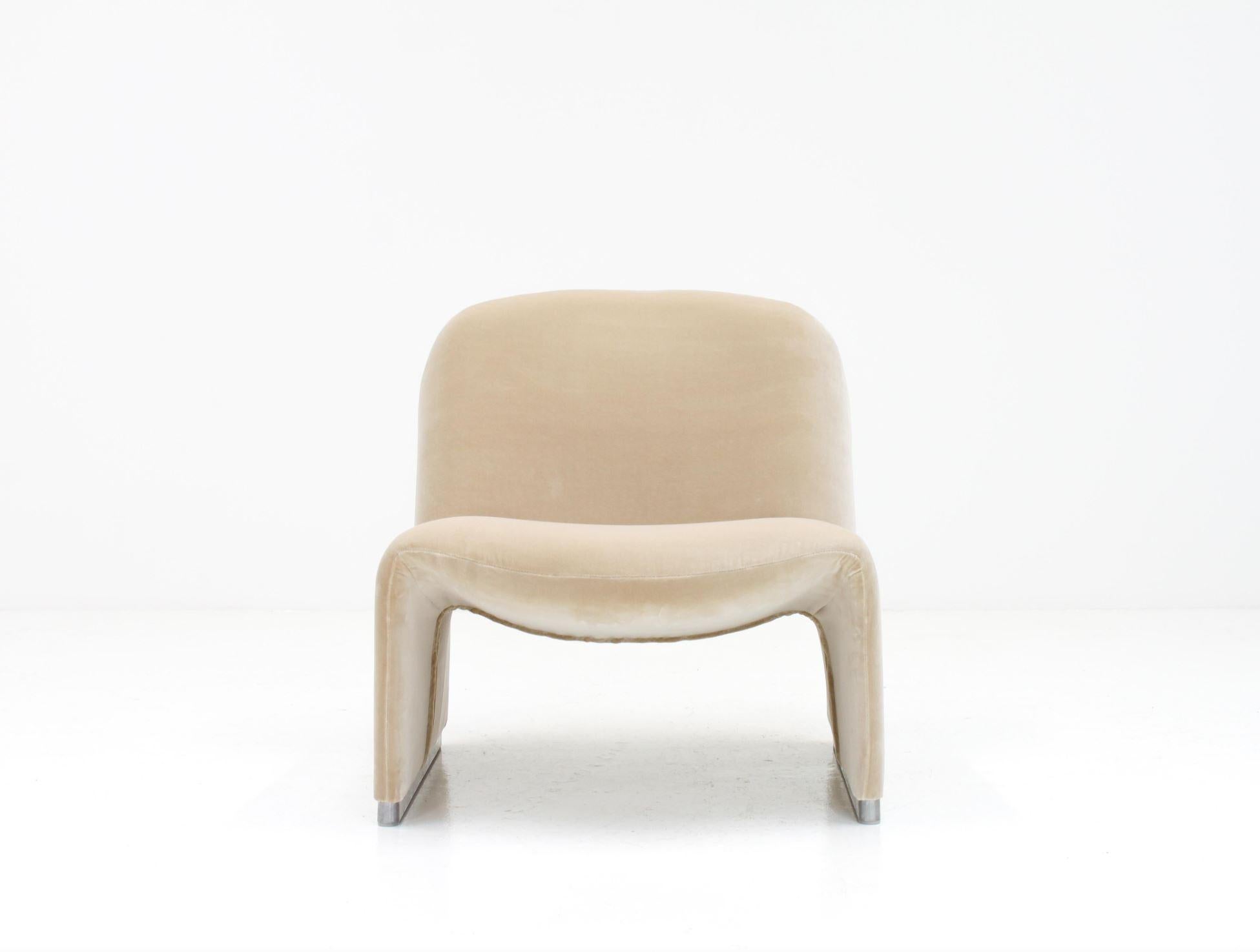 CUSTOM OE-INT - Giancarlo Piretti “Alky” Chair in New Velvet, Artifort, 1970s In Good Condition In London Road, Baldock, Hertfordshire
