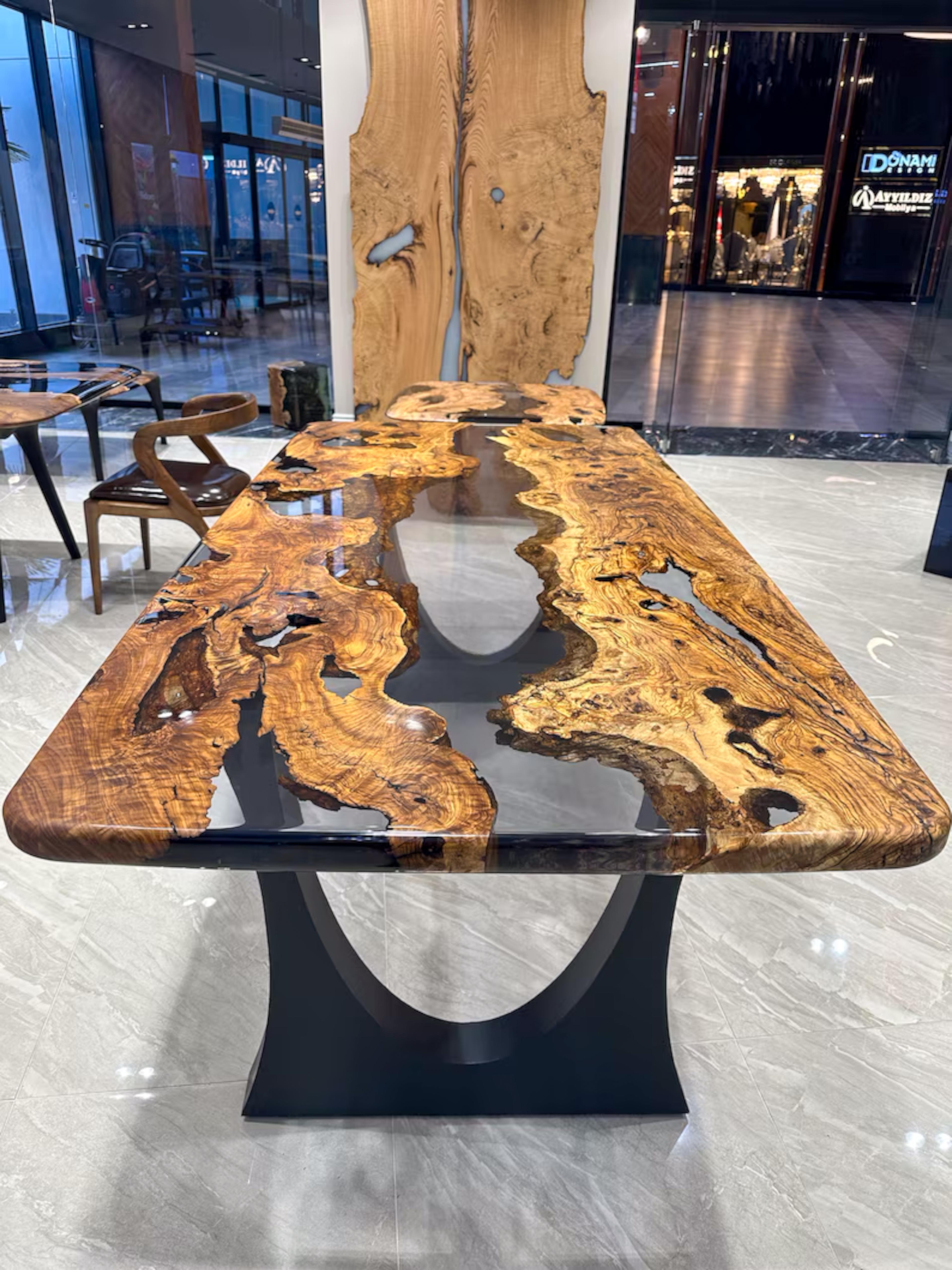 Mesa de Comedor Epoxi Transparente Oliva a Medida - Mesa de Madera Epoxi con Borde Redondeado en Nuevo estado para la venta en İnegöl, TR