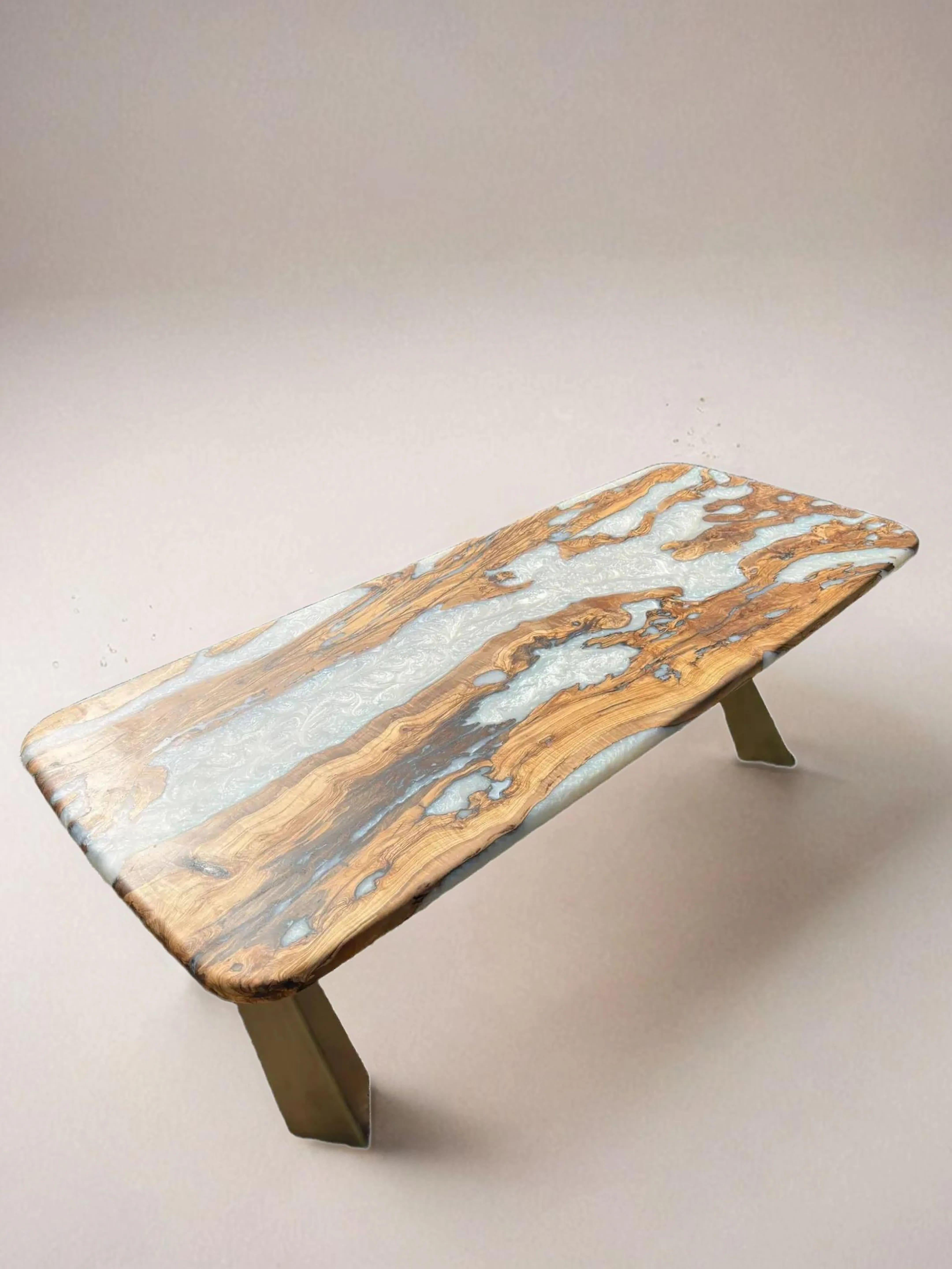 Mesa de comedor de madera de olivo - Mesa de madera de canto vivo Escandinavo moderno en venta