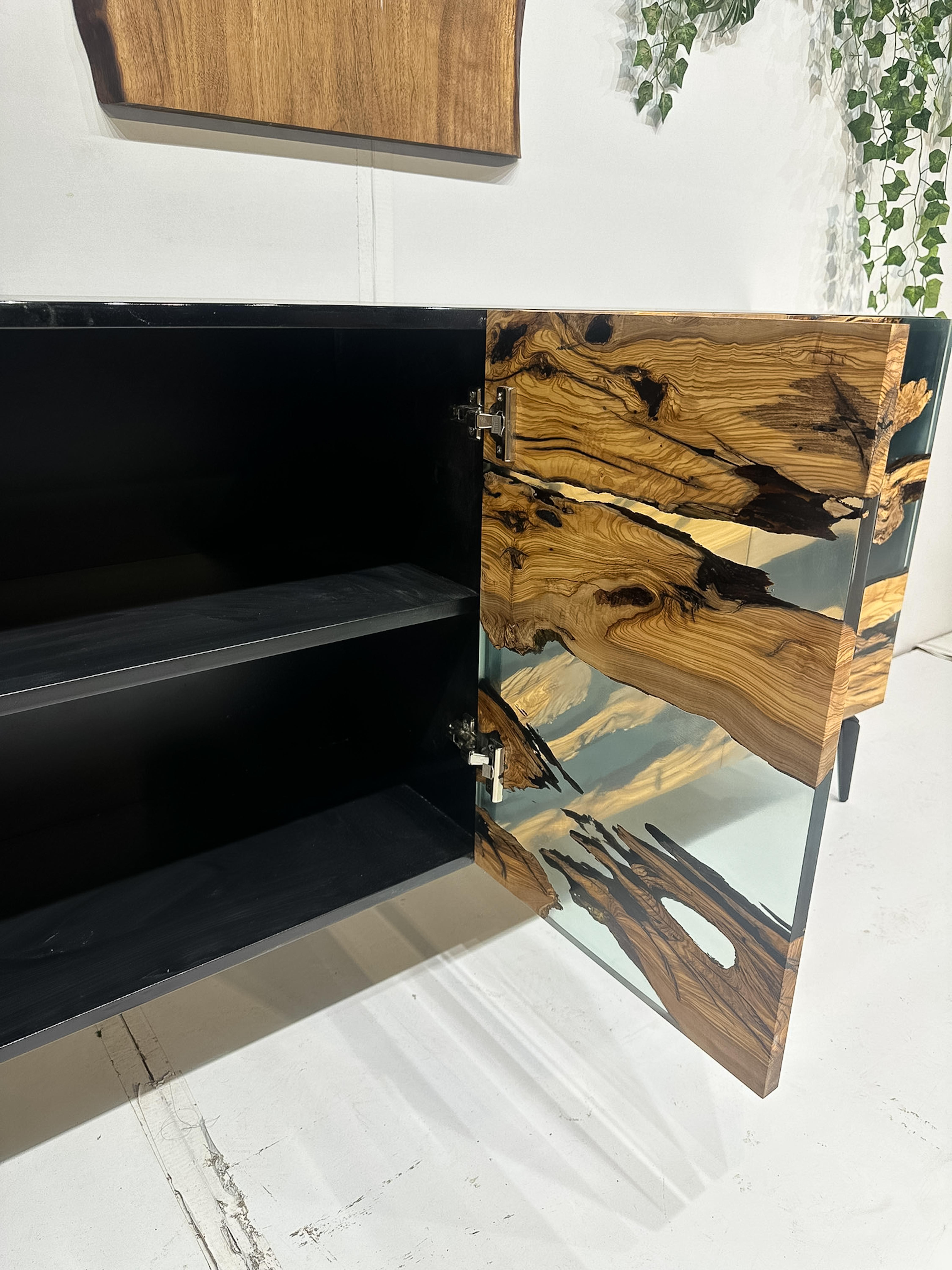 Aparador de madera de olivo - Aparador de resina con madera natural en venta 3