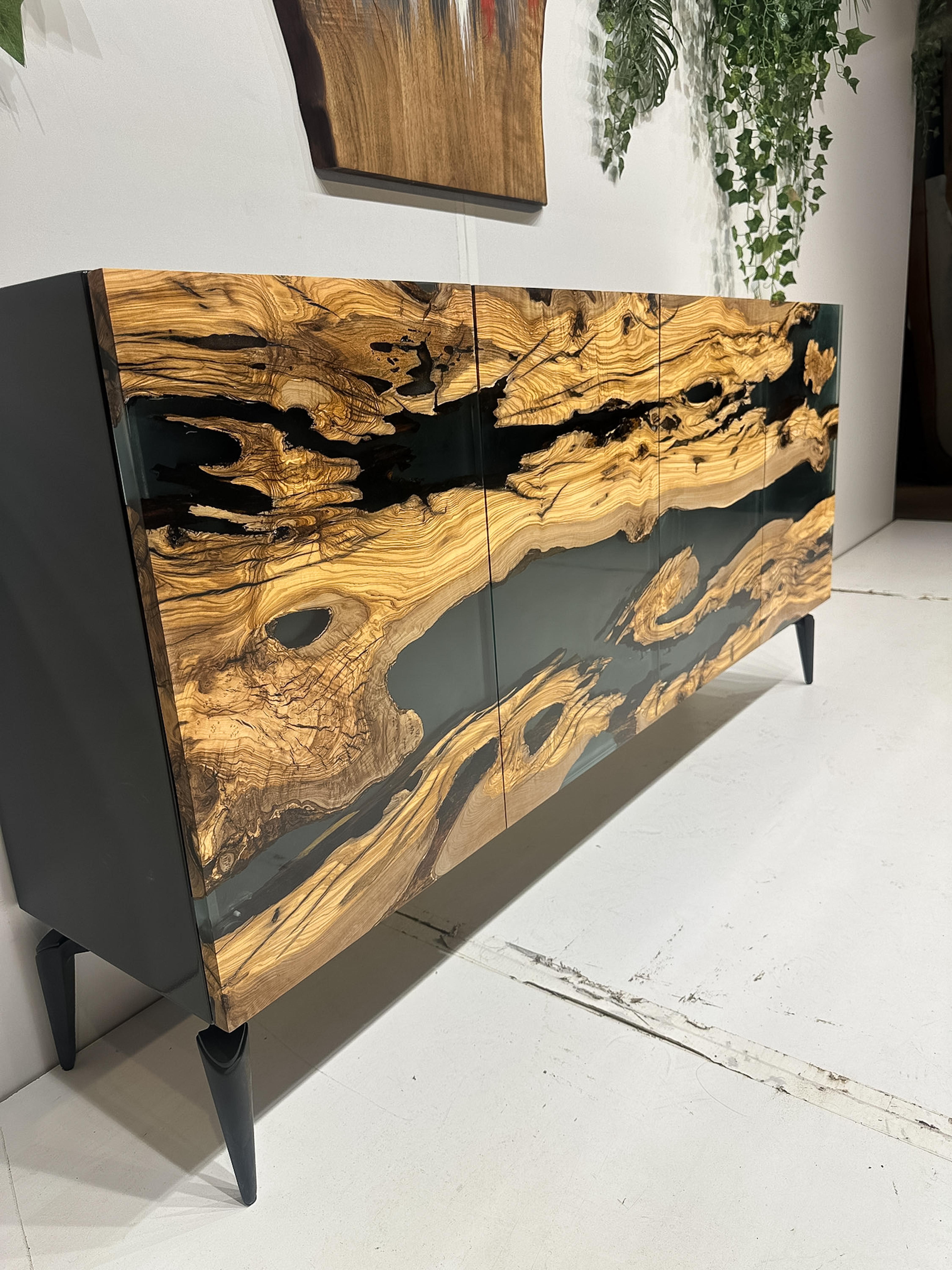 Aparador de madera de olivo - Aparador de resina con madera natural en venta 4