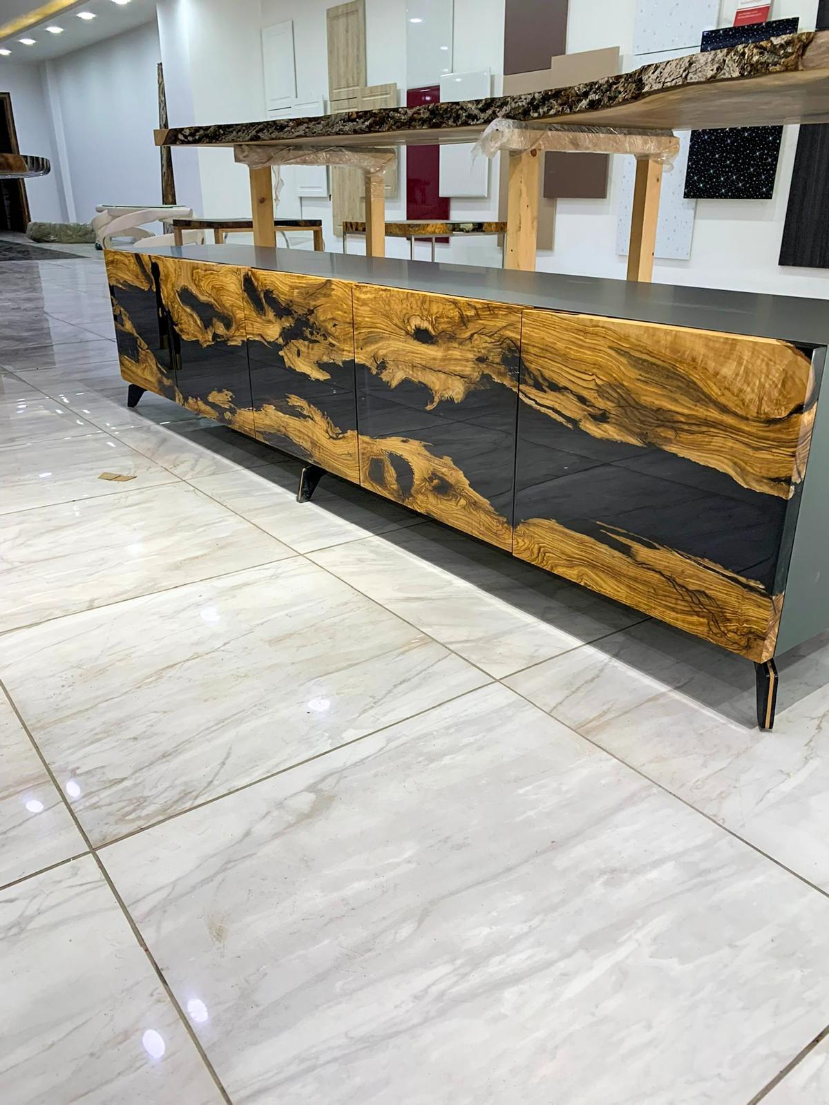 Credenza personalizzata in Wood Oliver con resina epossidica nera, credenza artigianale in legno di lusso In condizioni Nuovo in vendita a İnegöl, TR
