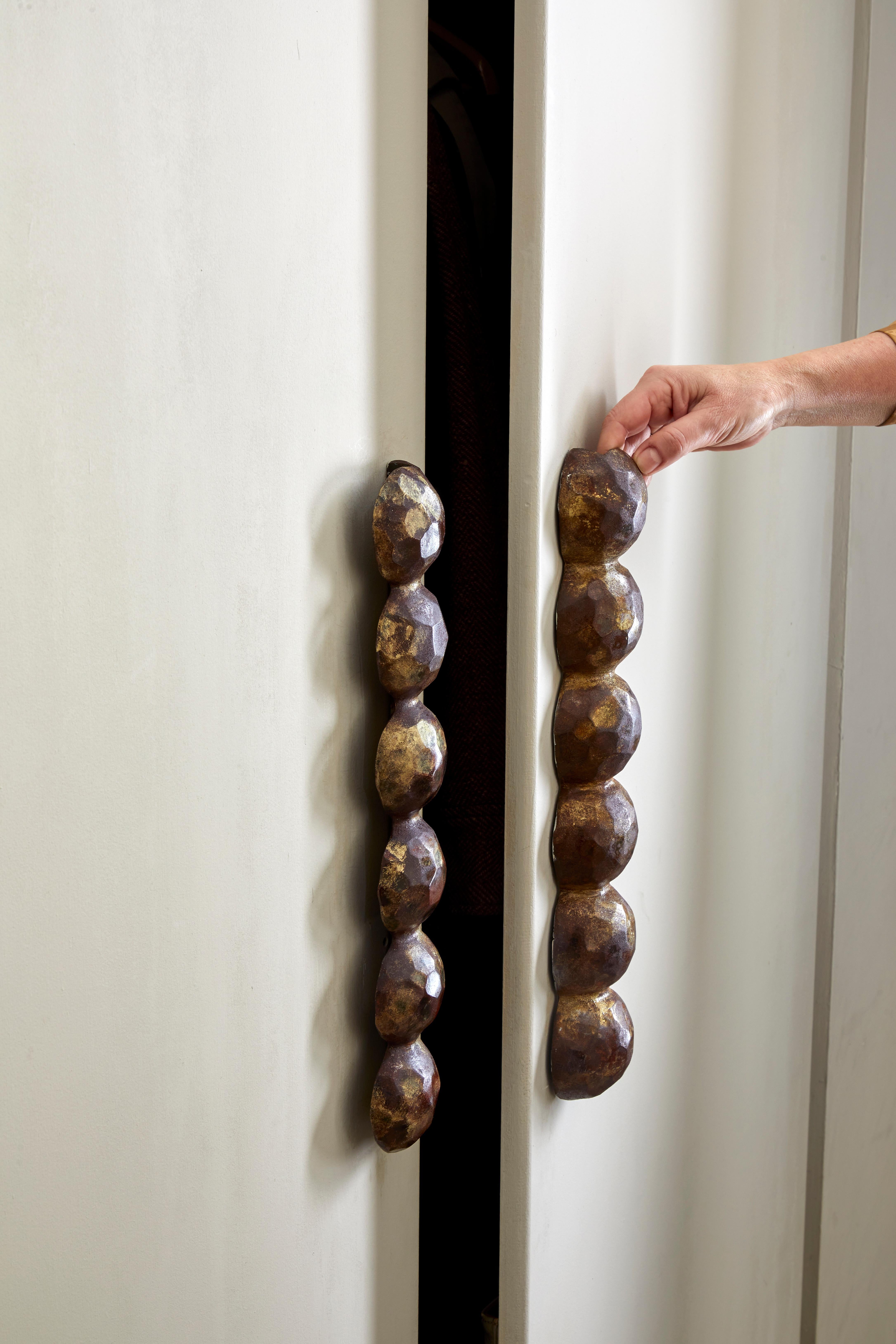 Metallo Ordine personalizzato 2qty Maniglia scultorea per porta in finitura argento in vendita