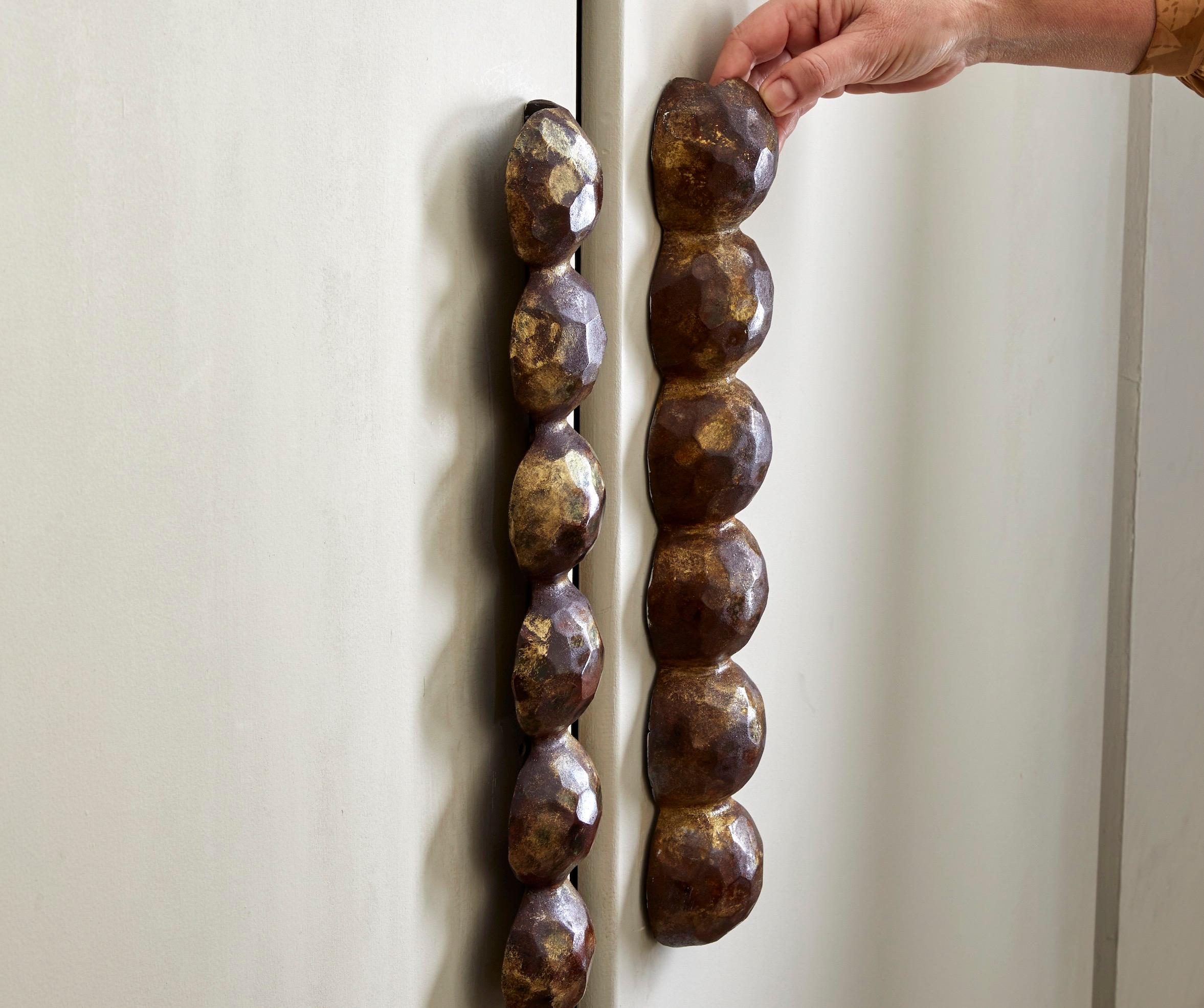 Ordine personalizzato 2qty Maniglia scultorea per porta in finitura argento in vendita 1