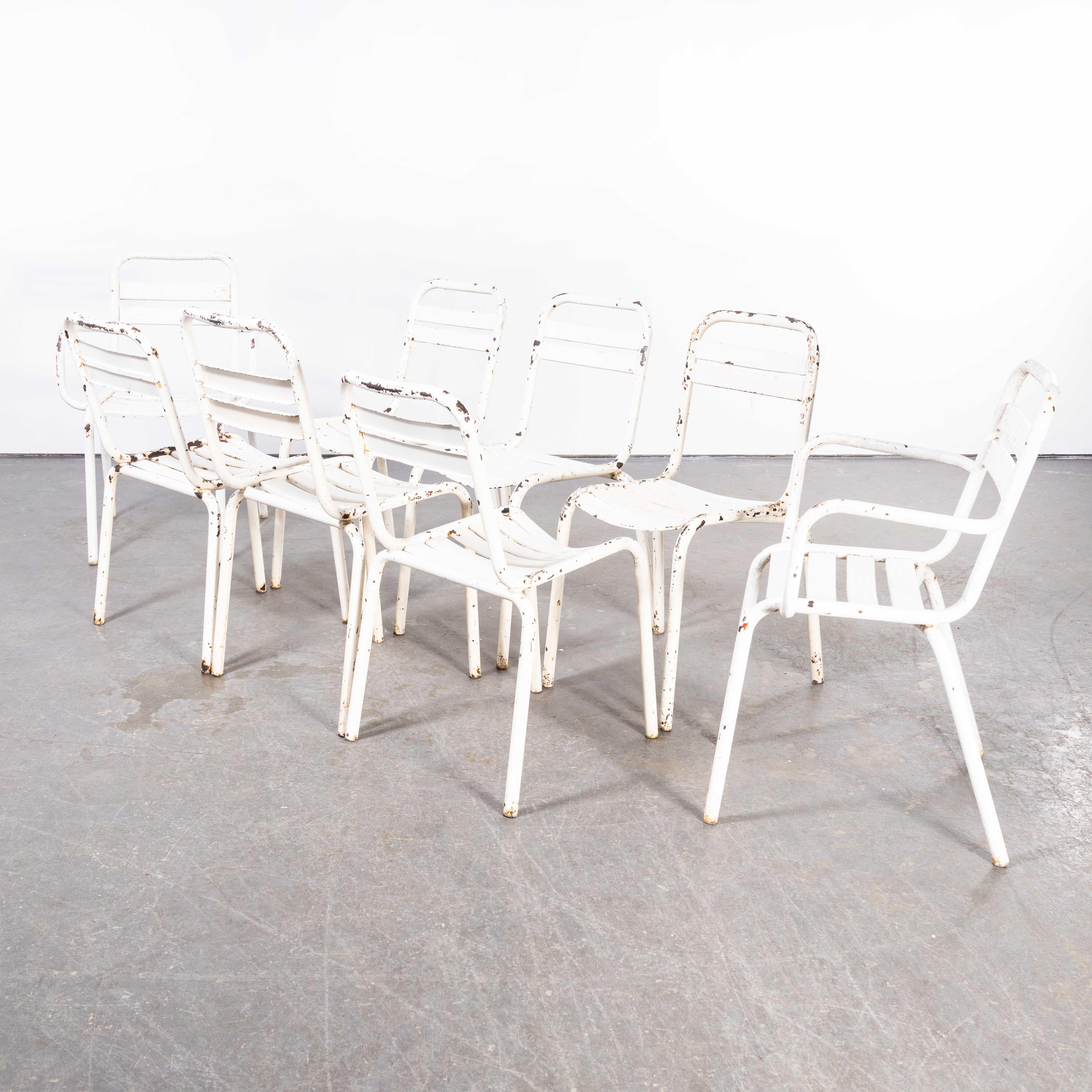 20ième siècle Commande personnalisée pour Ashley - 20 chaises Tolix blanches