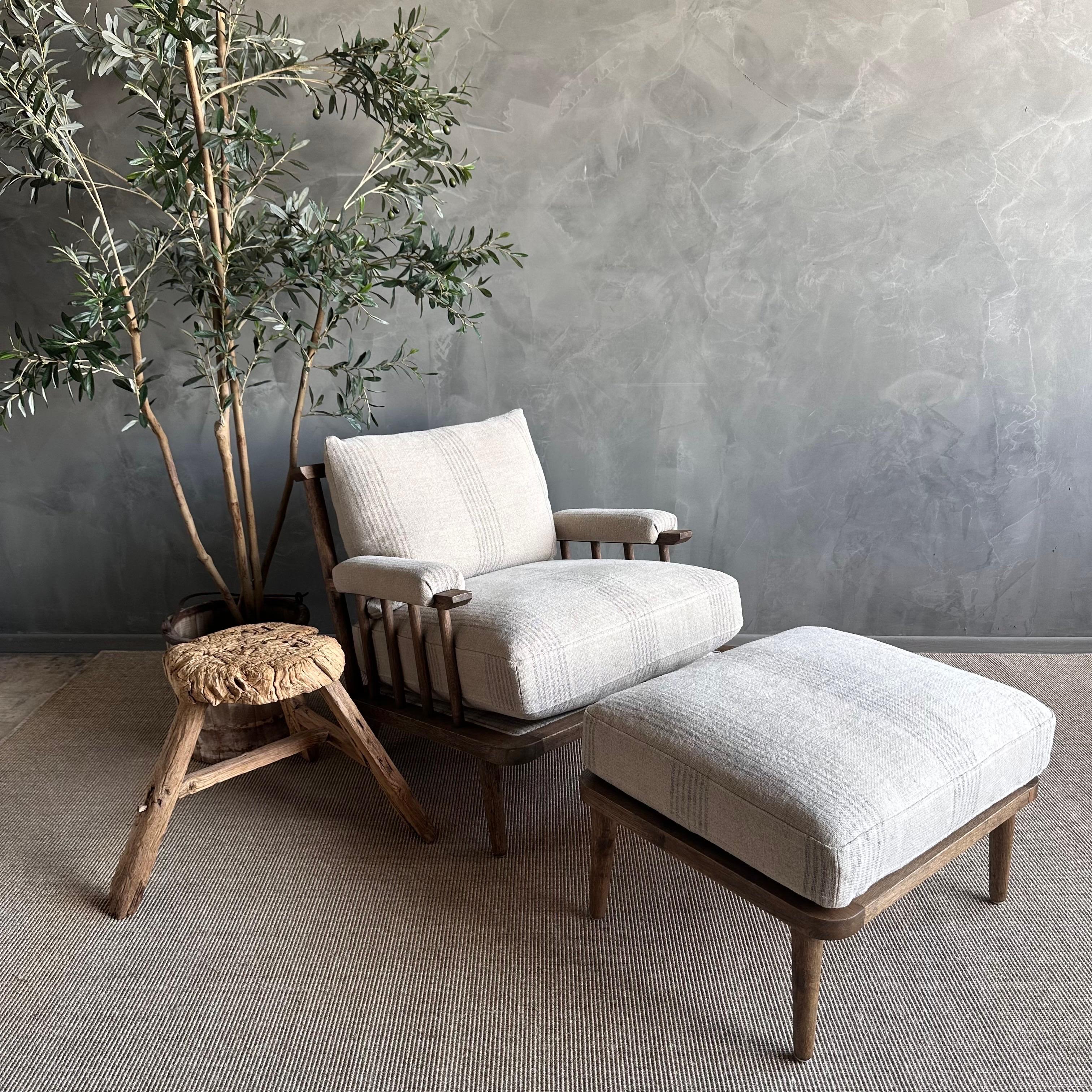 Organico moderno Ordine personalizzato per la sedia e l'ottomana in rovere massiccio Frances di KS Design COM in vendita