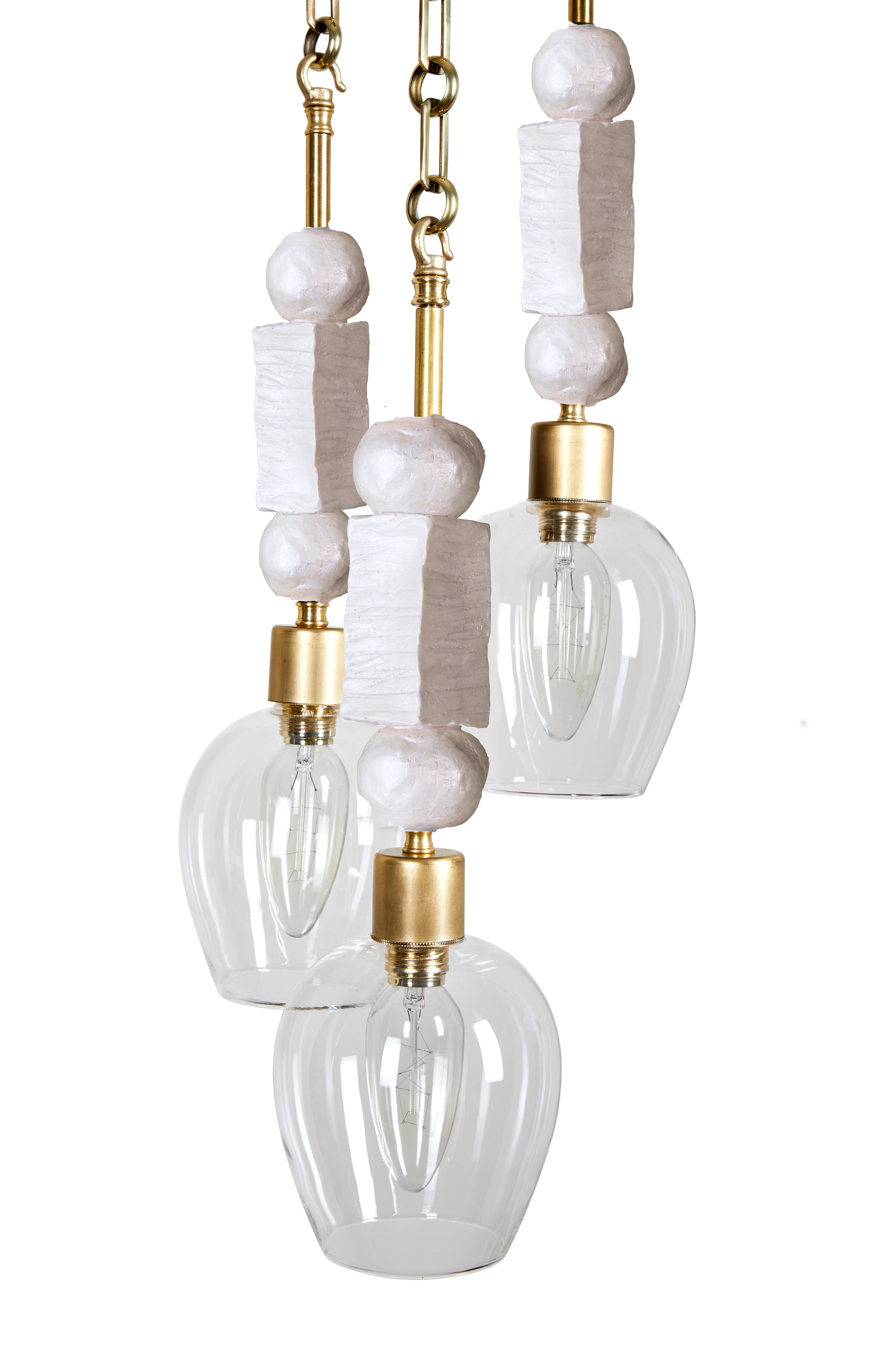 Anglais Commande personnalisée pour Seith, ensemble de 3qty 'Manhattan Pendants' en laiton. en vente