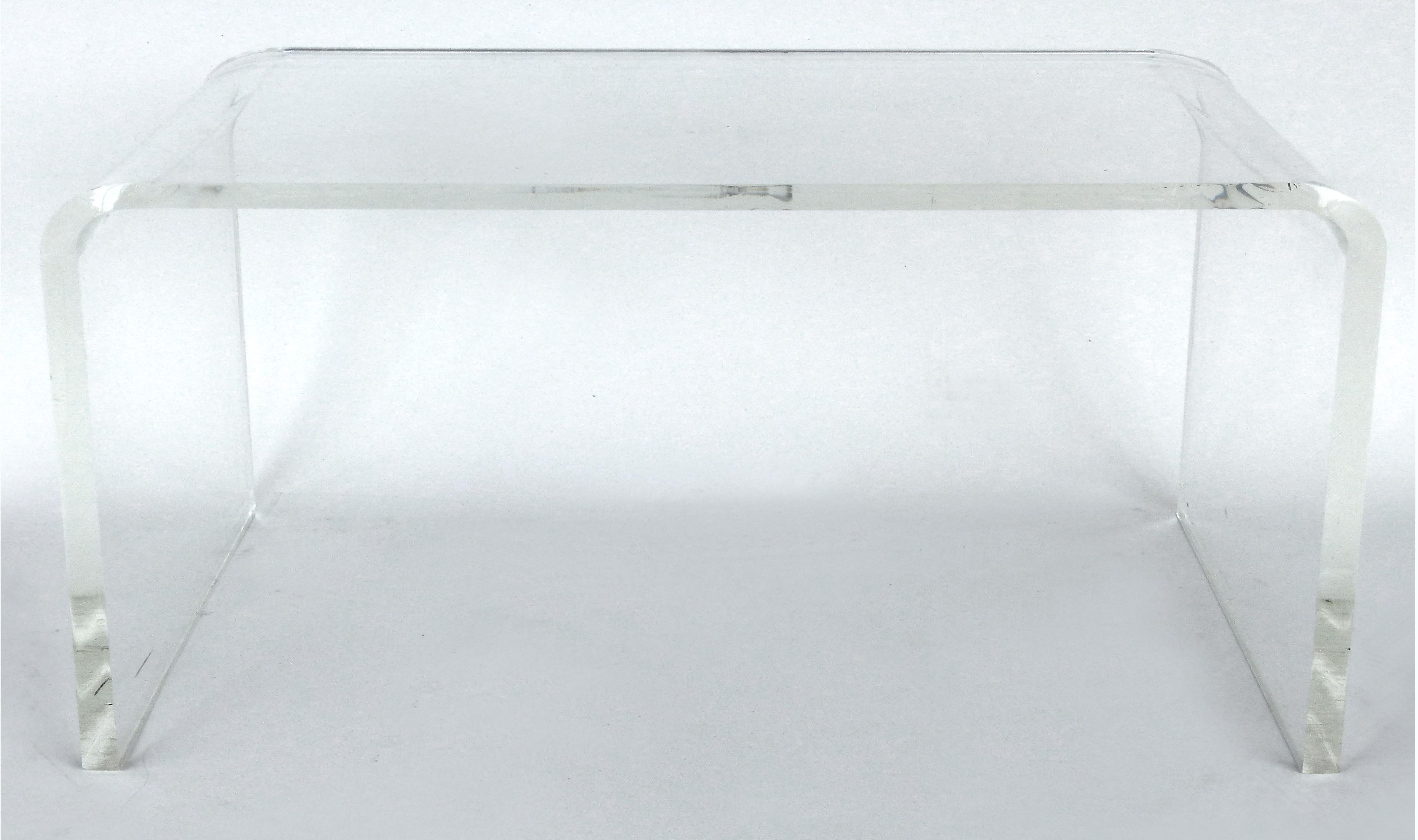 Mesa o banco en cascada de Lucite con lados curvos por encargo 50