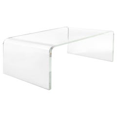 Table cascade en Lucite sur mesure avec côtés incurvés