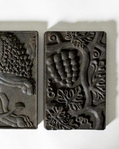 Pedido personalizado: Dos relieves, Anna Petrus, Näfveqvarns Bruk, Suecia, hacia 1925