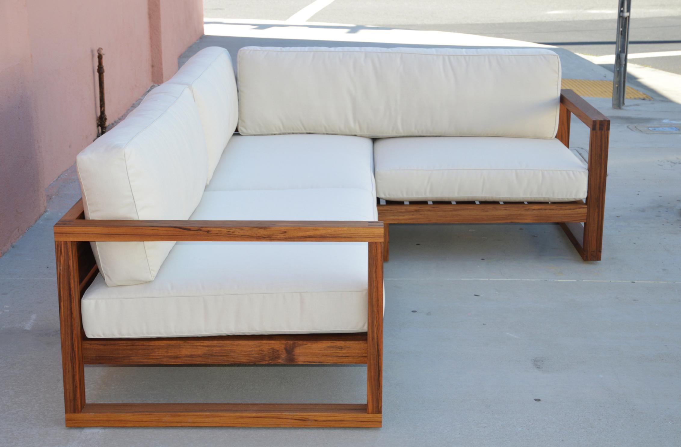 Dieses Outdoor-Sectional-Sofa kann in jeder Größe bestellt werden. Auf dem Bild misst eine Seite 108