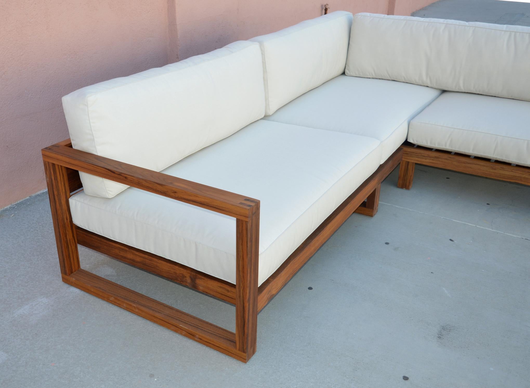Individuelles Outdoor-Sofa aus Teakholz (Moderne) im Angebot