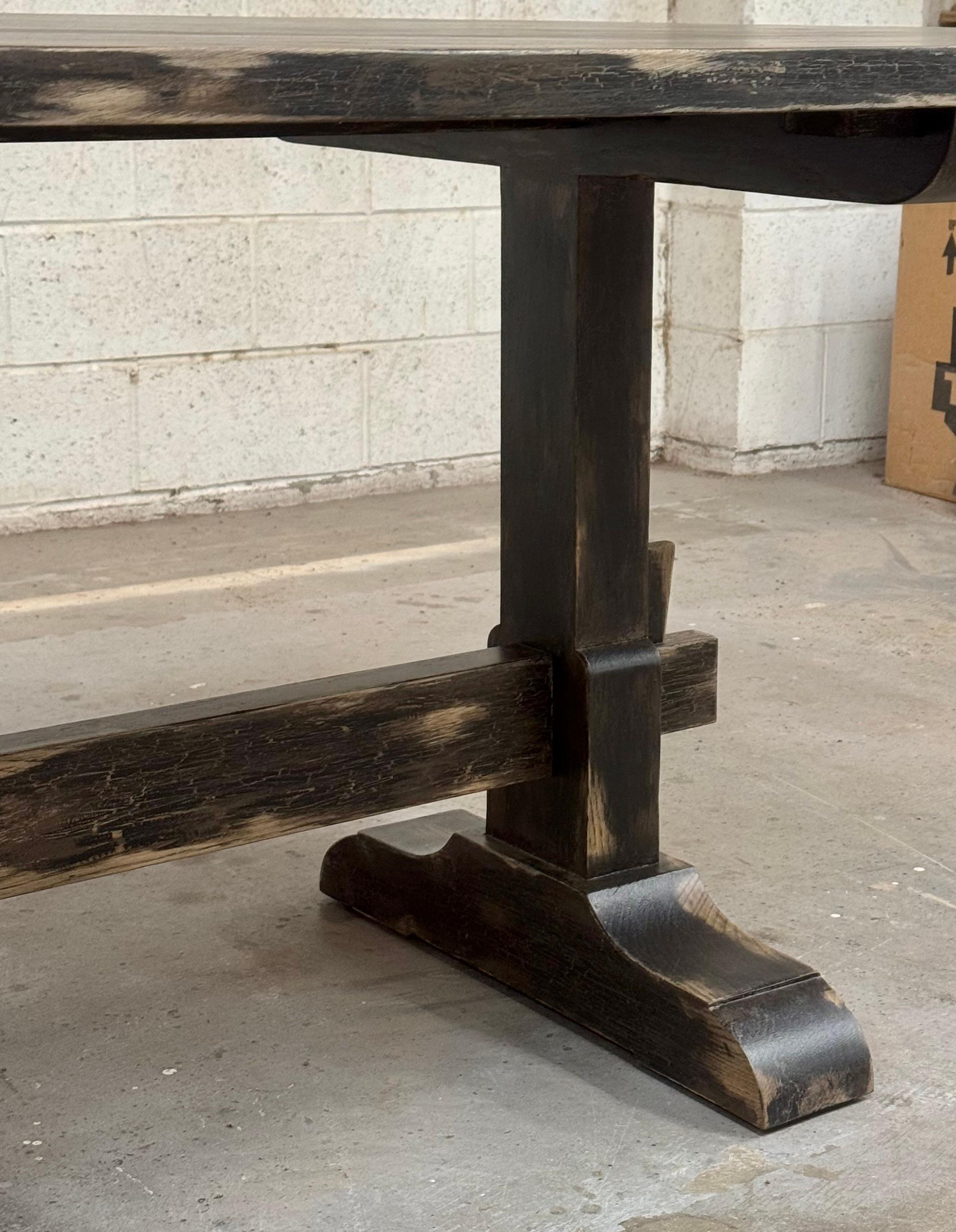 Maßgefertigter bemalter Evy Trestle-Tisch, auf Bestellung gefertigt von Petersen Antiques (Land) im Angebot