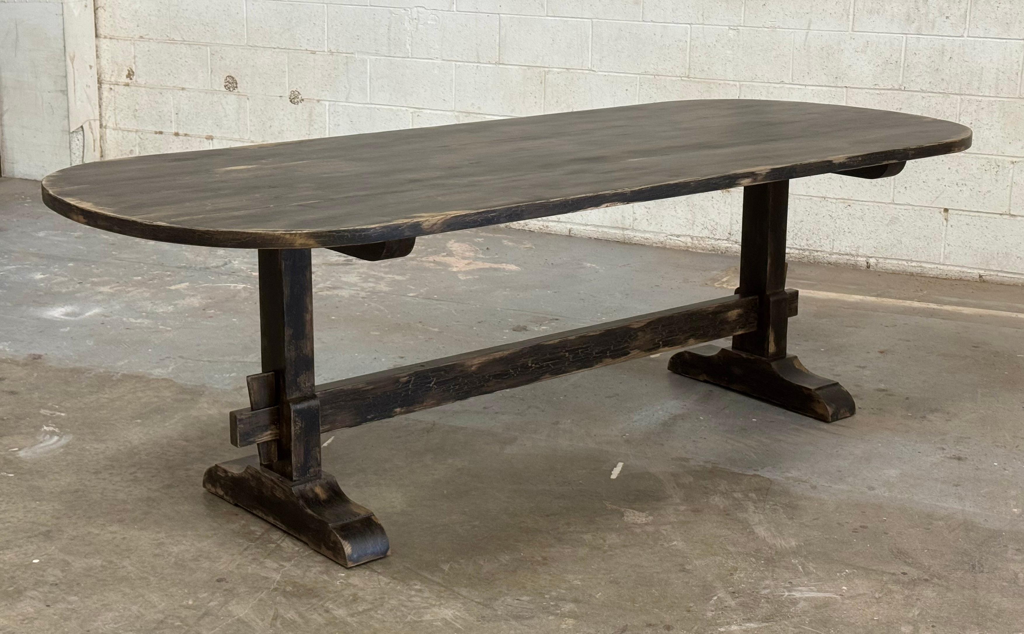 Maßgefertigter bemalter Evy Trestle-Tisch, auf Bestellung gefertigt von Petersen Antiques (amerikanisch) im Angebot