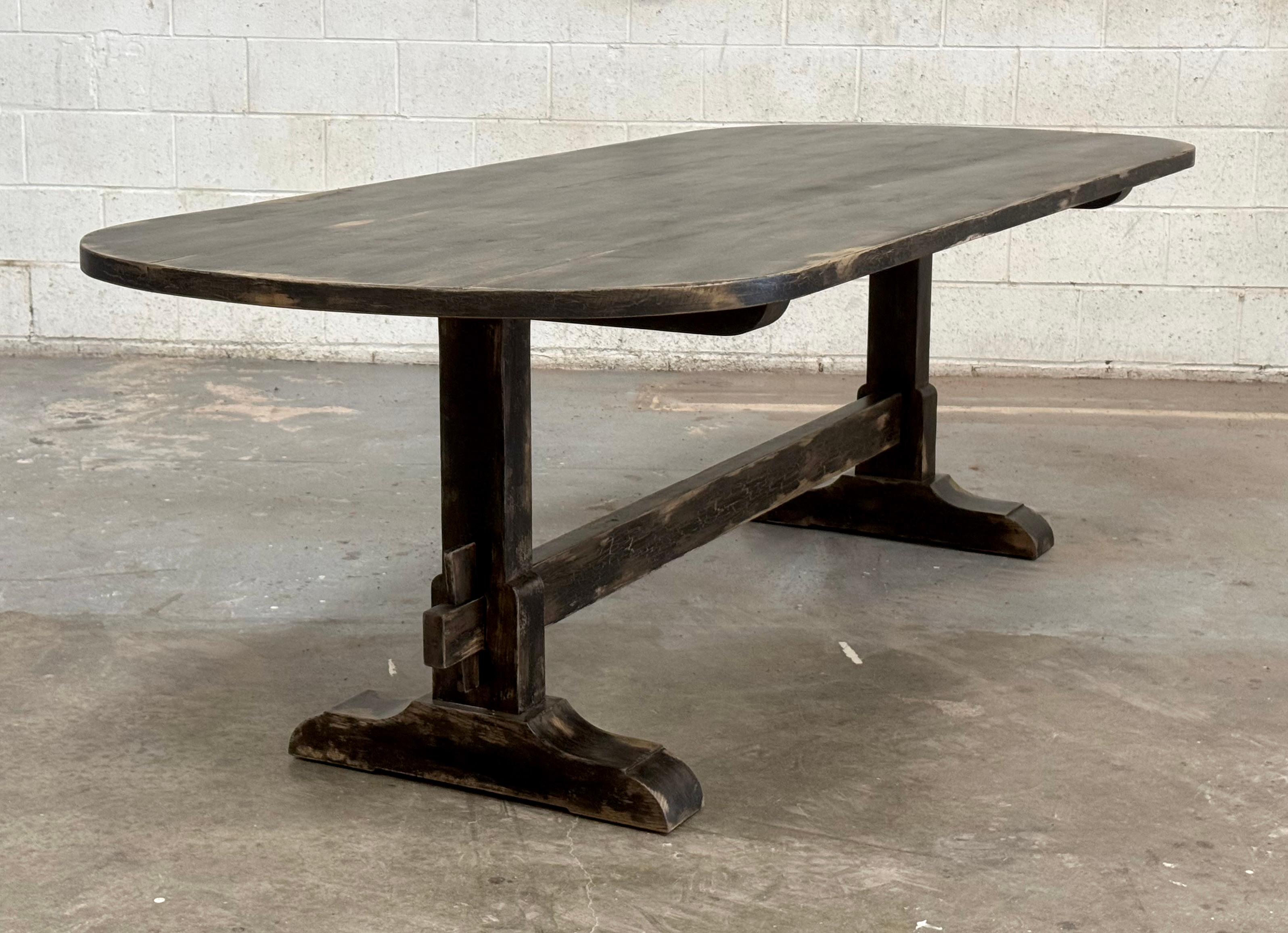 Maßgefertigter bemalter Evy Trestle-Tisch, auf Bestellung gefertigt von Petersen Antiques (Handgefertigt) im Angebot
