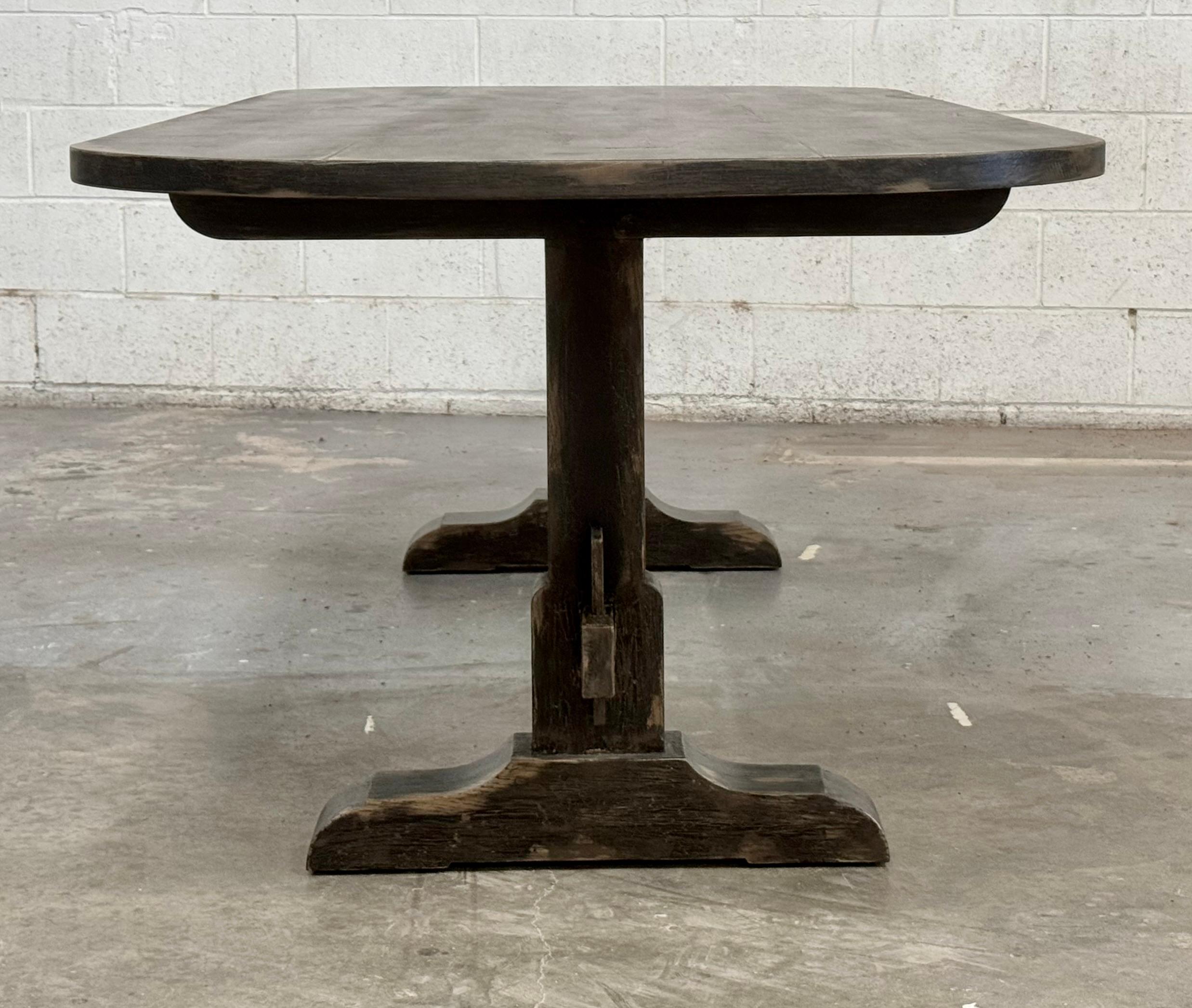 Maßgefertigter bemalter Evy Trestle-Tisch, auf Bestellung gefertigt von Petersen Antiques (21. Jahrhundert und zeitgenössisch) im Angebot