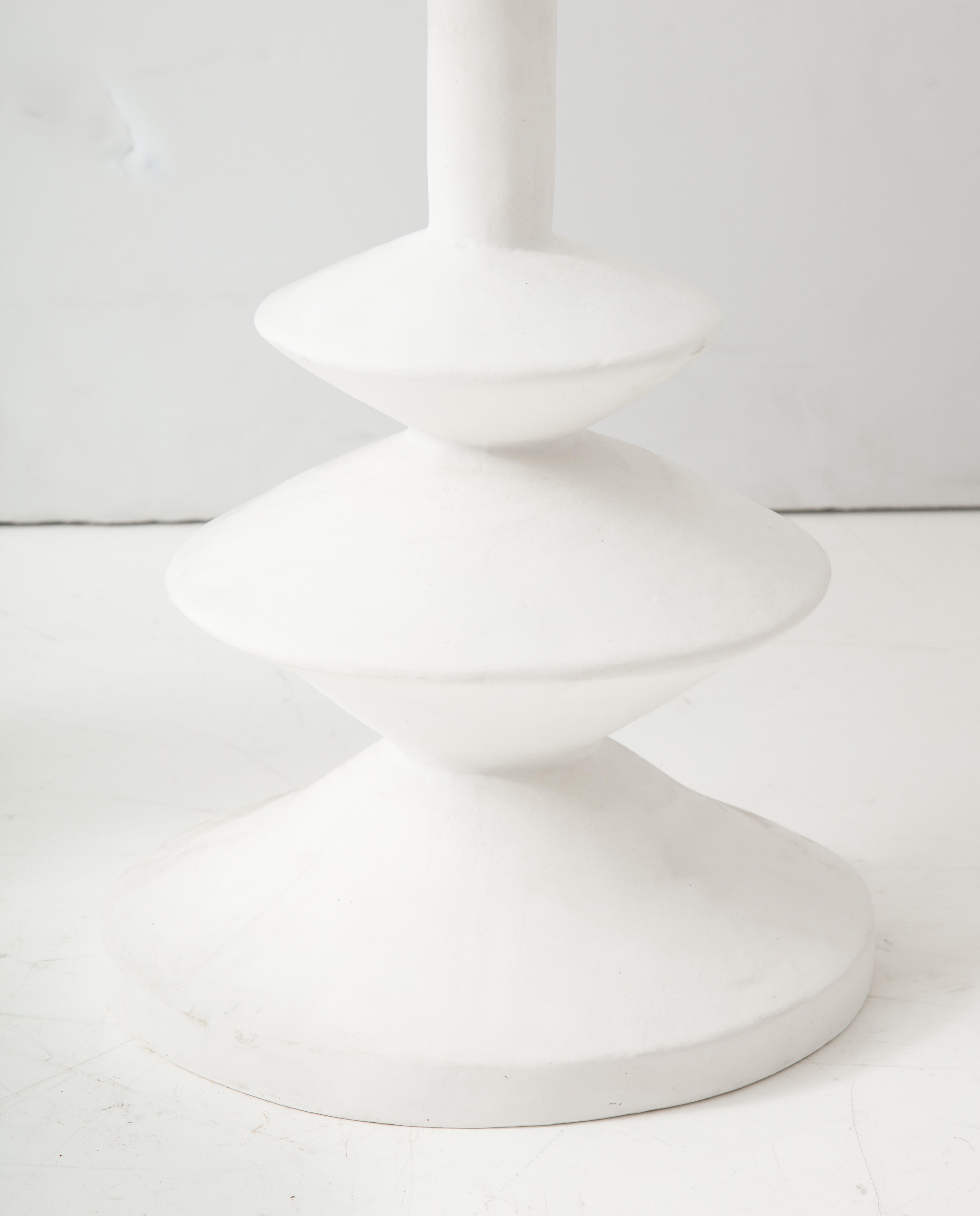 Maßgefertigtes Paar französischer Gipslampen in der Art von Alberto Giacometti im Angebot 2