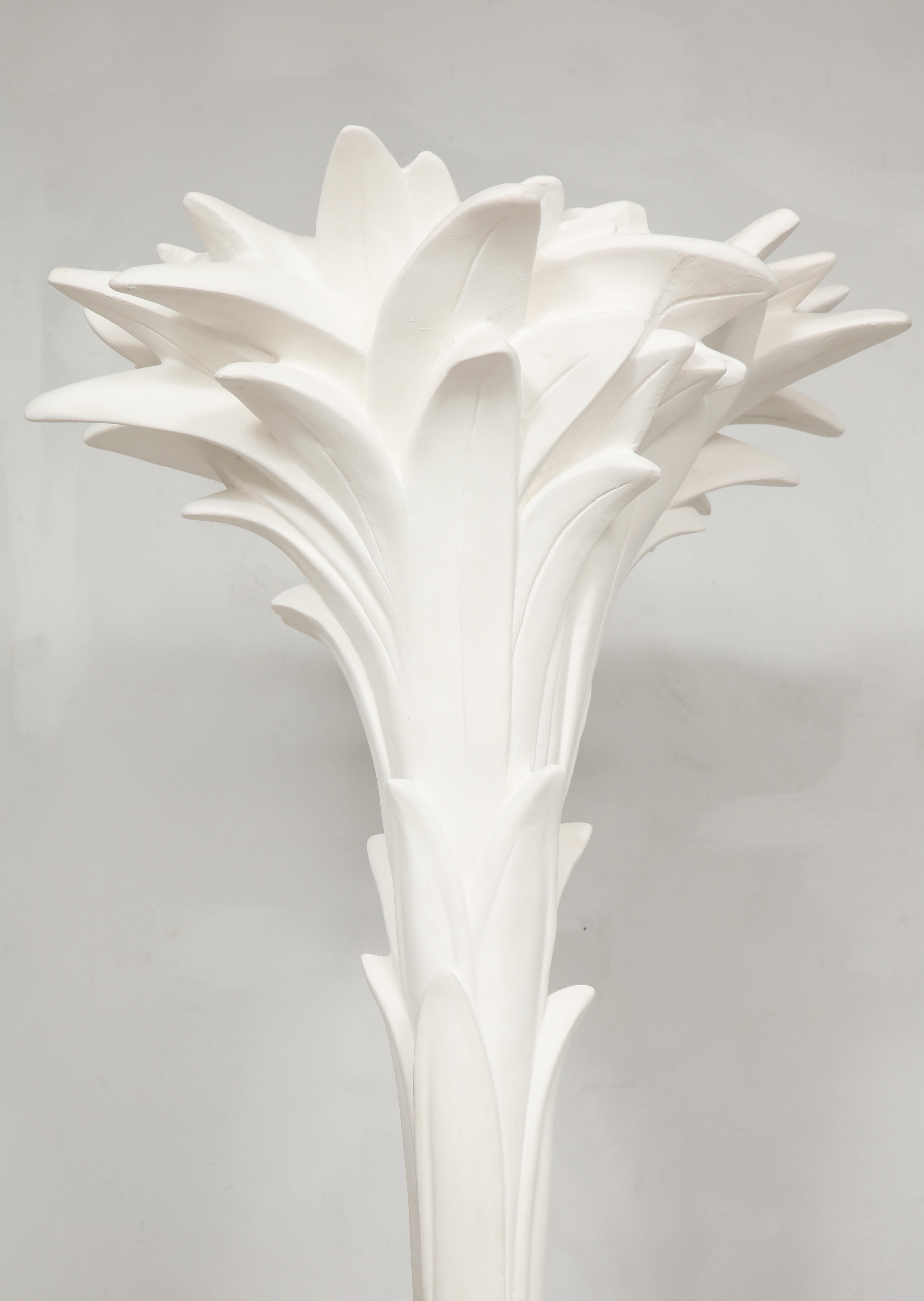 Paire de torchères ou lampadaires en plâtre personnalisés dans le style de Serge Roche Neuf - En vente à New York, NY