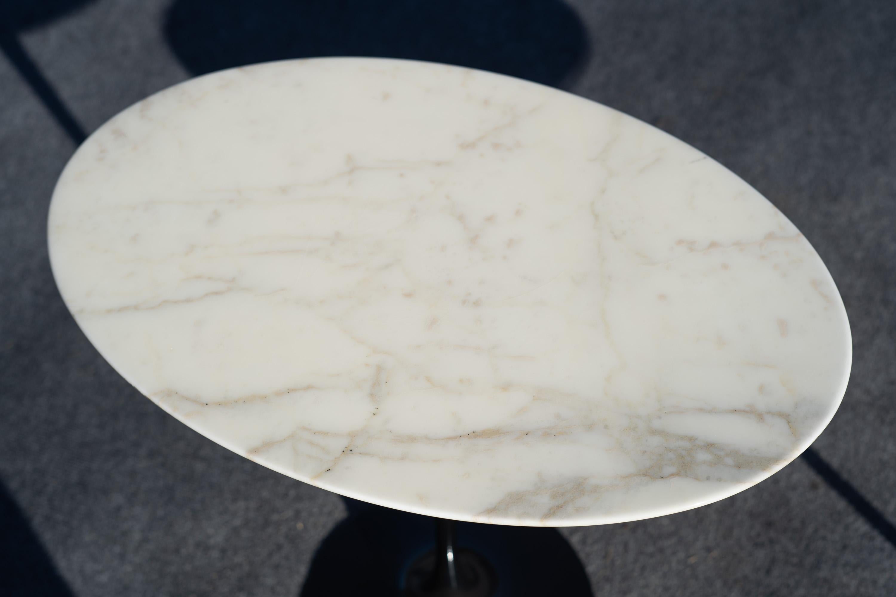 Custom Pair of Saarinen Knoll Oval Side or End Tables in Calacatta Gold For Sale 1