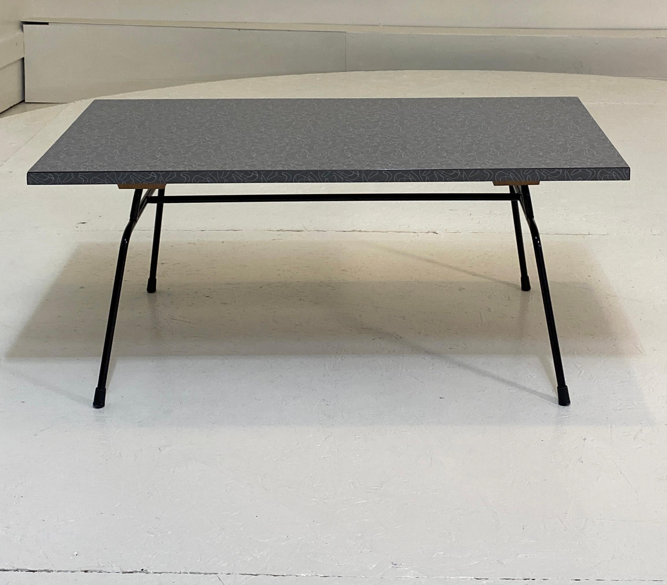 Couchtisch von Paul McCobb Raymond Loewy (Moderne der Mitte des Jahrhunderts) im Angebot